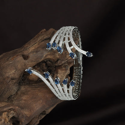 Knotted Flow Kada with Raised Border Formation