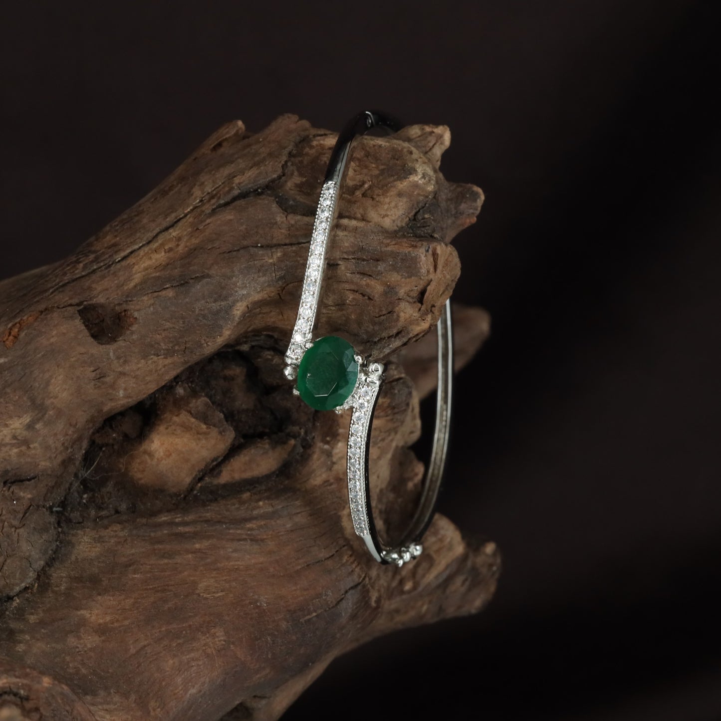 Looped Crest Kada with Balanced Open Formation