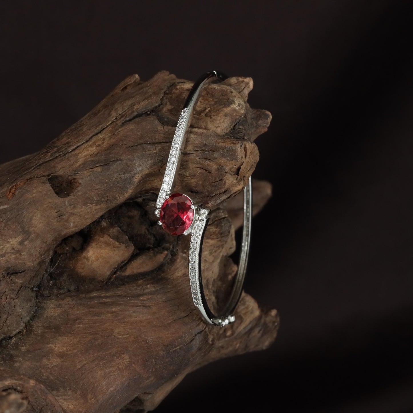 Looped Crest Kada with Balanced Open Formation
