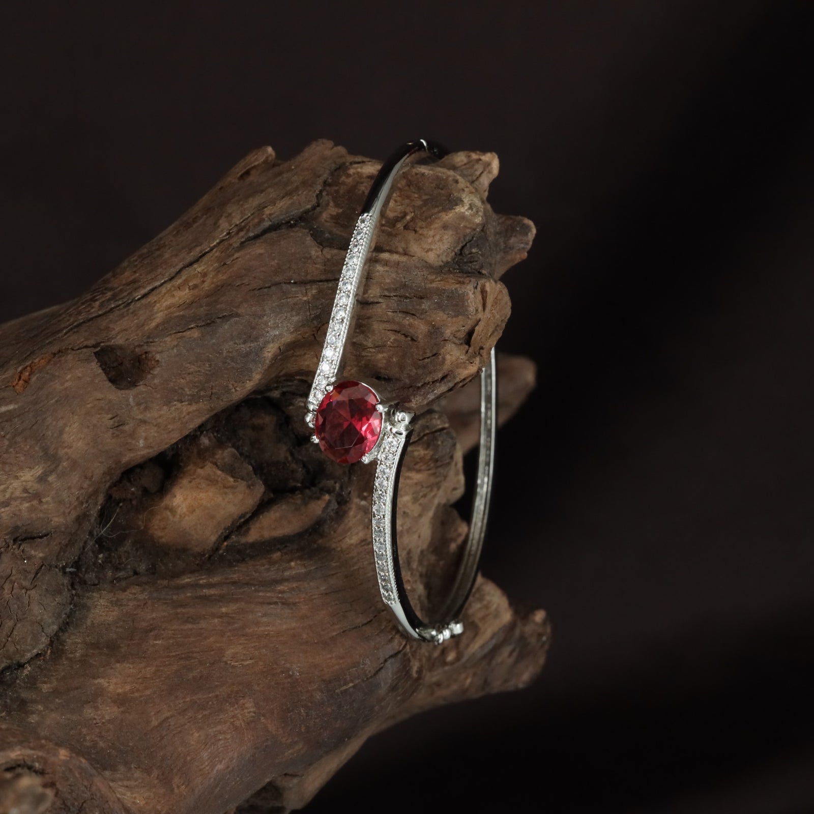 Looped Crest Kada with Balanced Open Formation