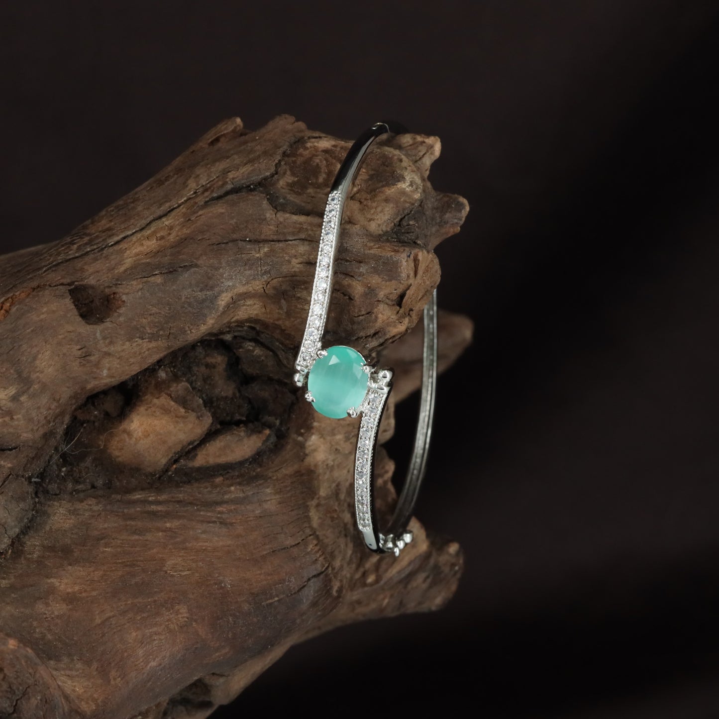 Looped Crest Kada with Balanced Open Formation