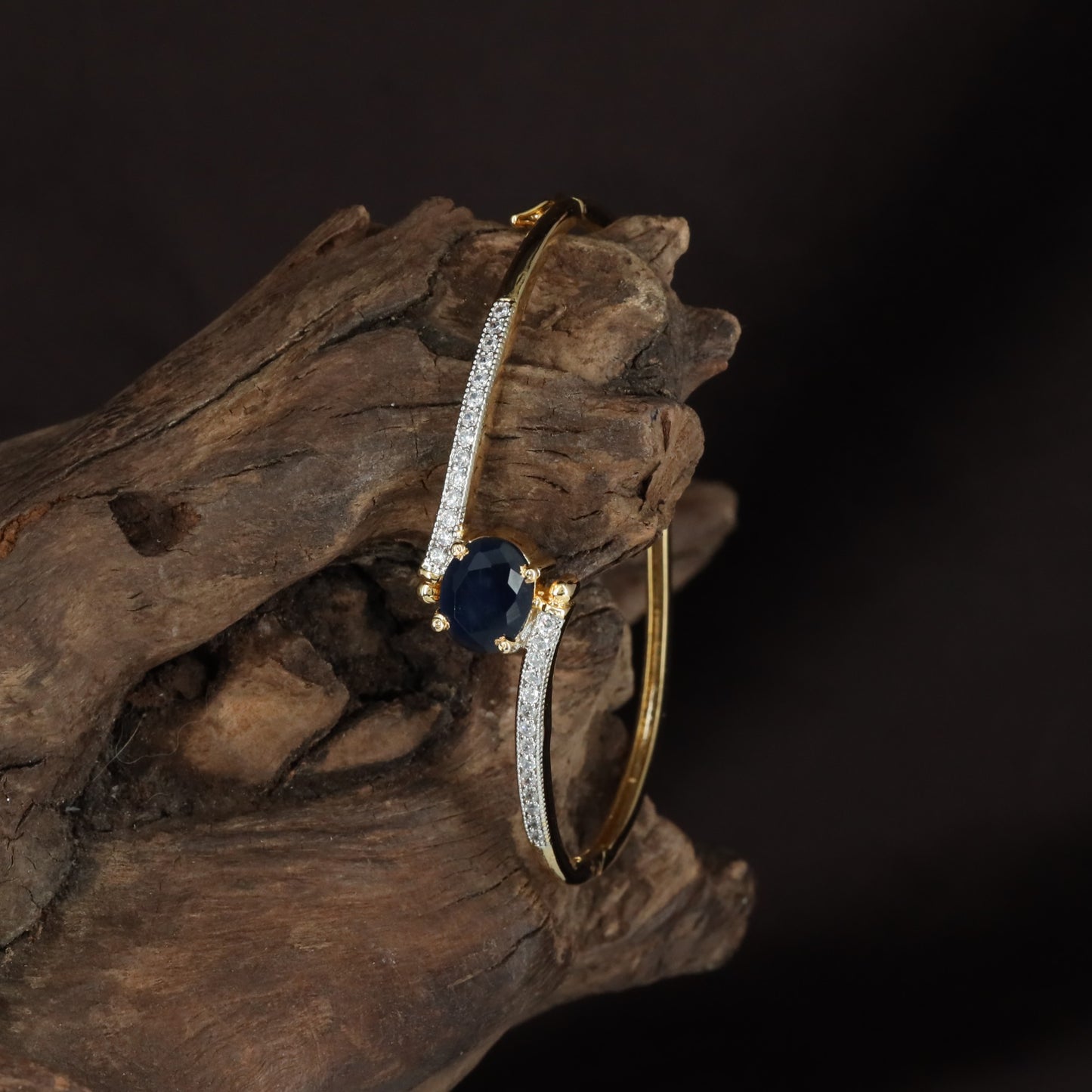 Looped Crest Kada with Balanced Open Formation