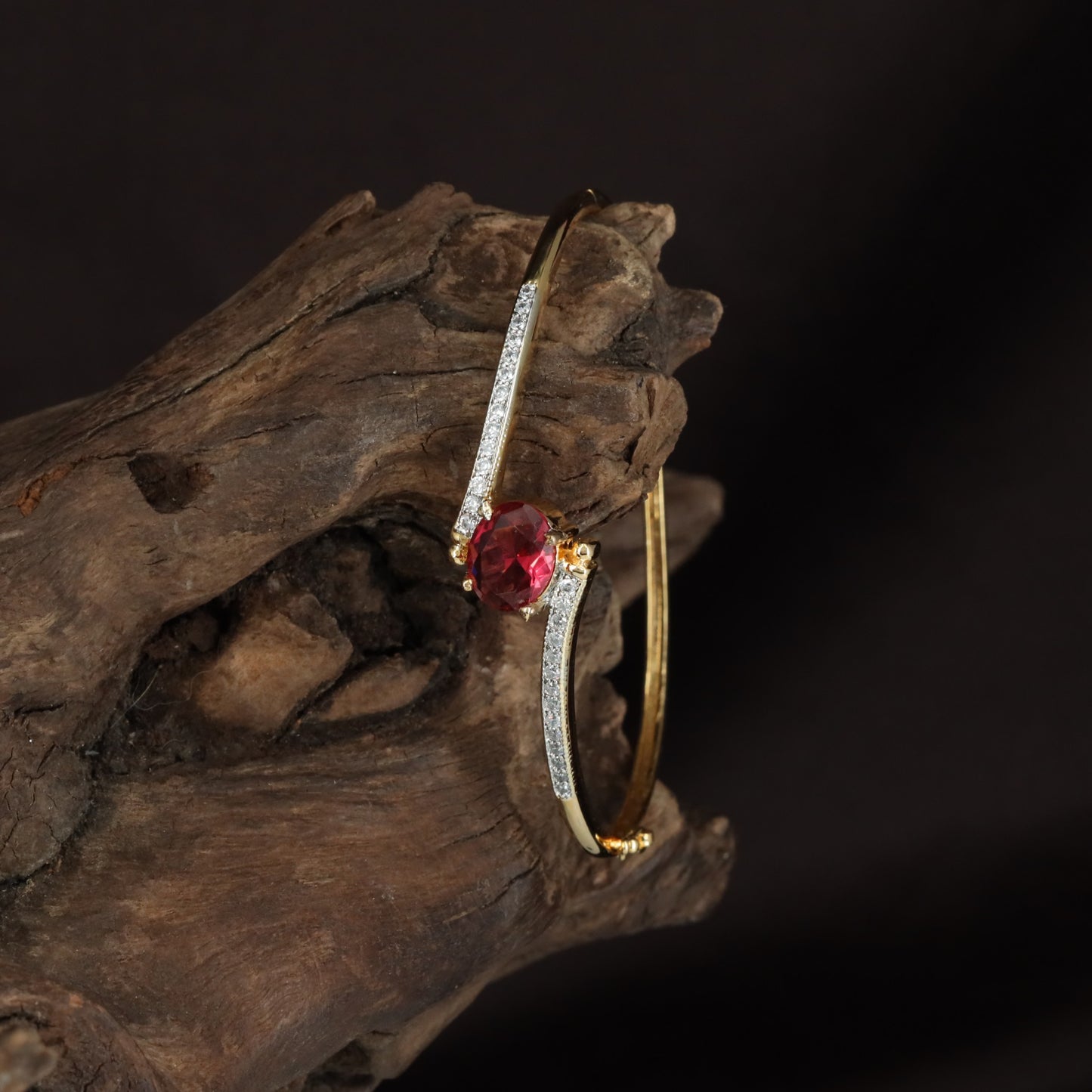 Looped Crest Kada with Balanced Open Formation