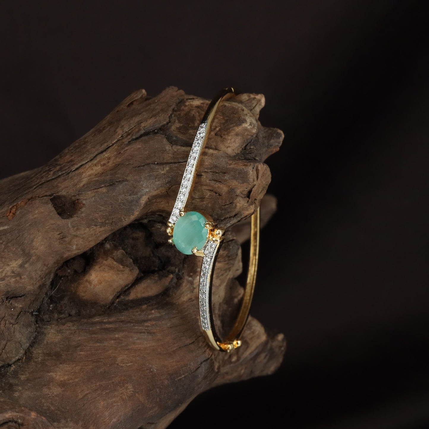 Looped Crest Kada with Balanced Open Formation