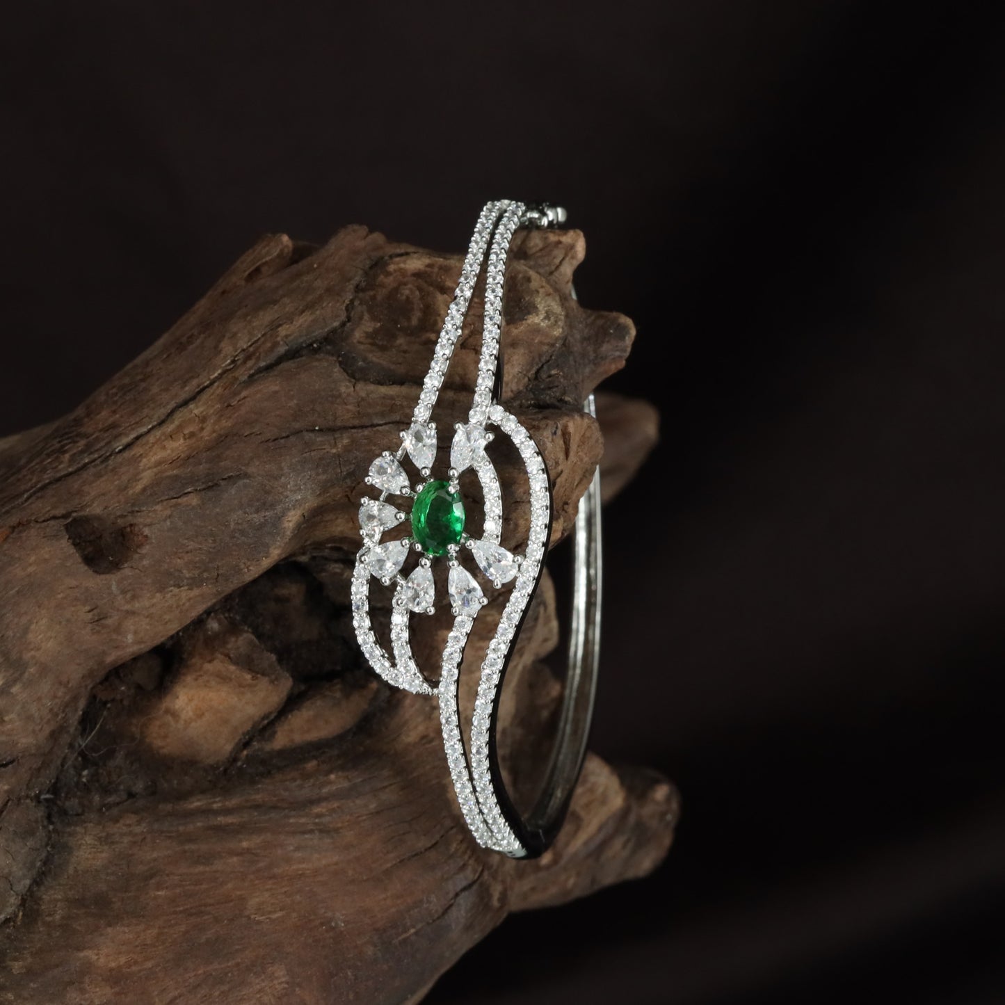Crossvine Petal Kada with Elevated Centre Placement