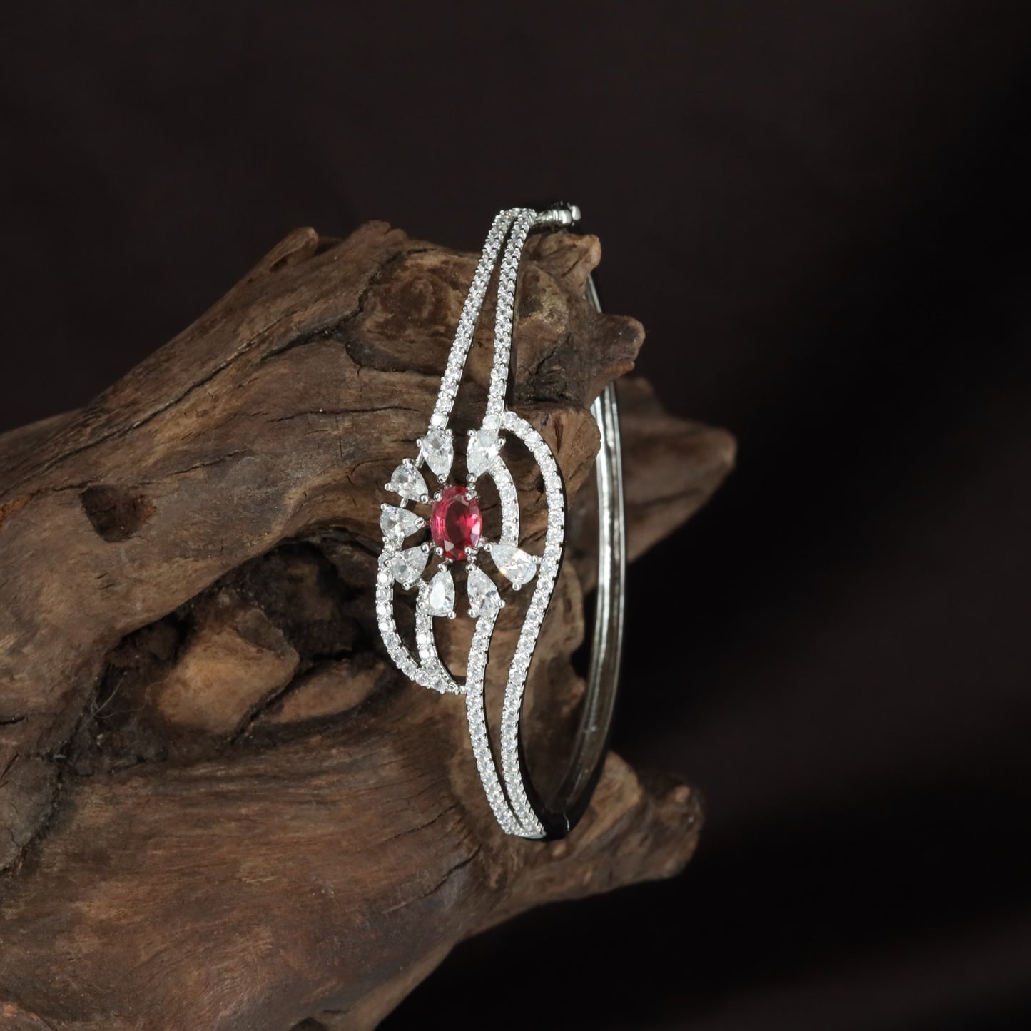 Crossvine Petal Kada with Elevated Centre Placement