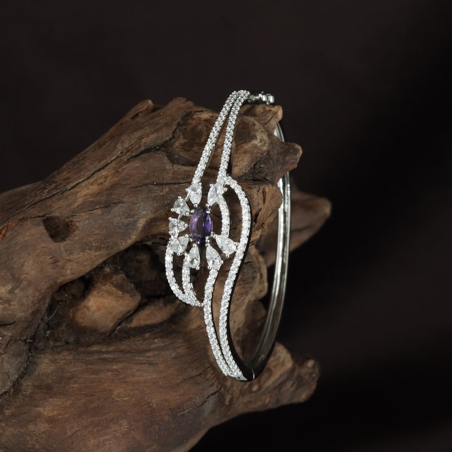 Crossvine Petal Kada with Elevated Centre Placement