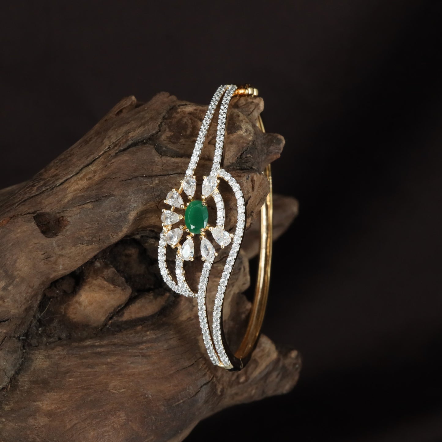 Crossvine Petal Kada with Elevated Centre Placement