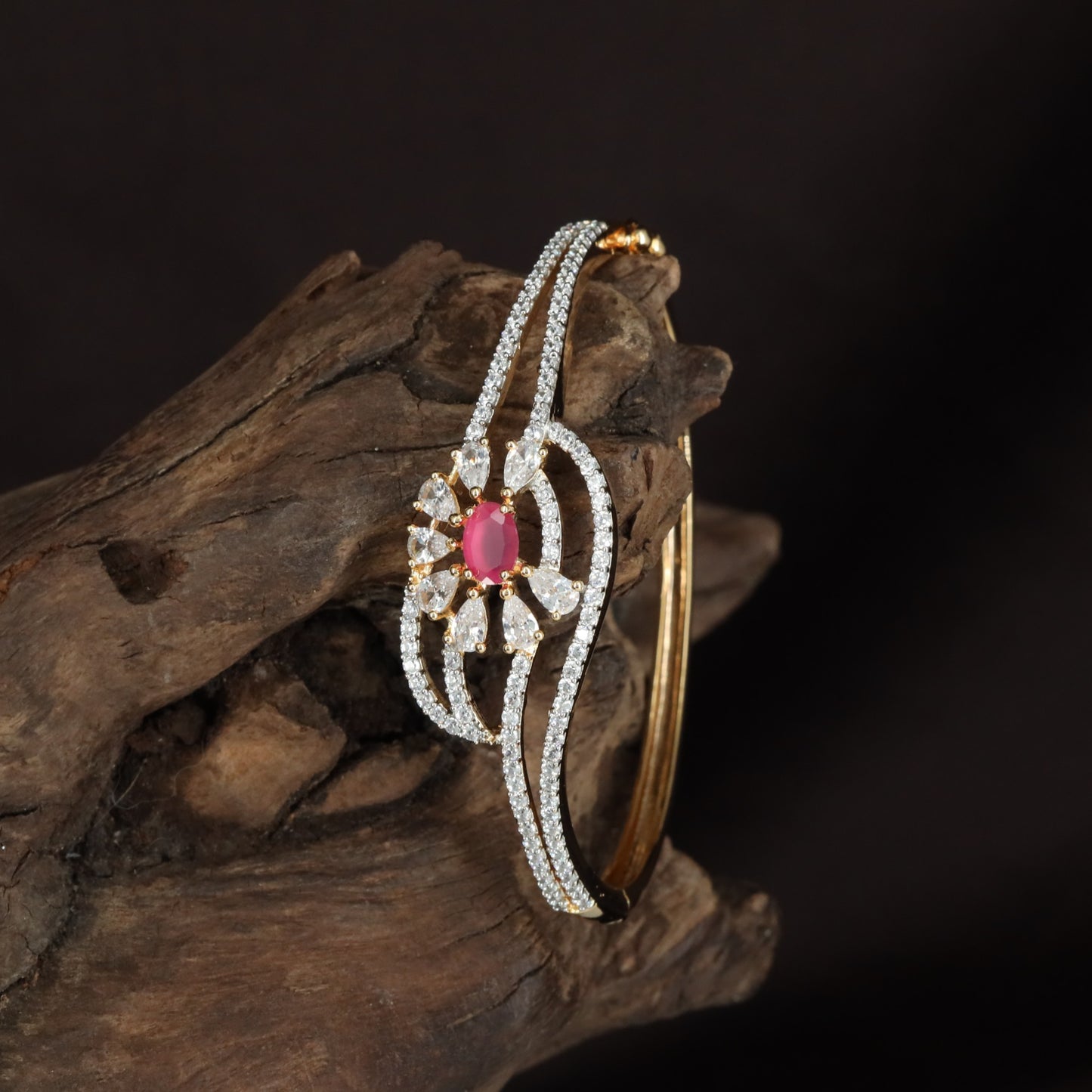 Crossvine Petal Kada with Elevated Centre Placement