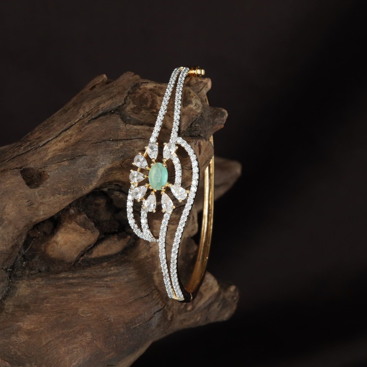 Crossvine Petal Kada with Elevated Centre Placement