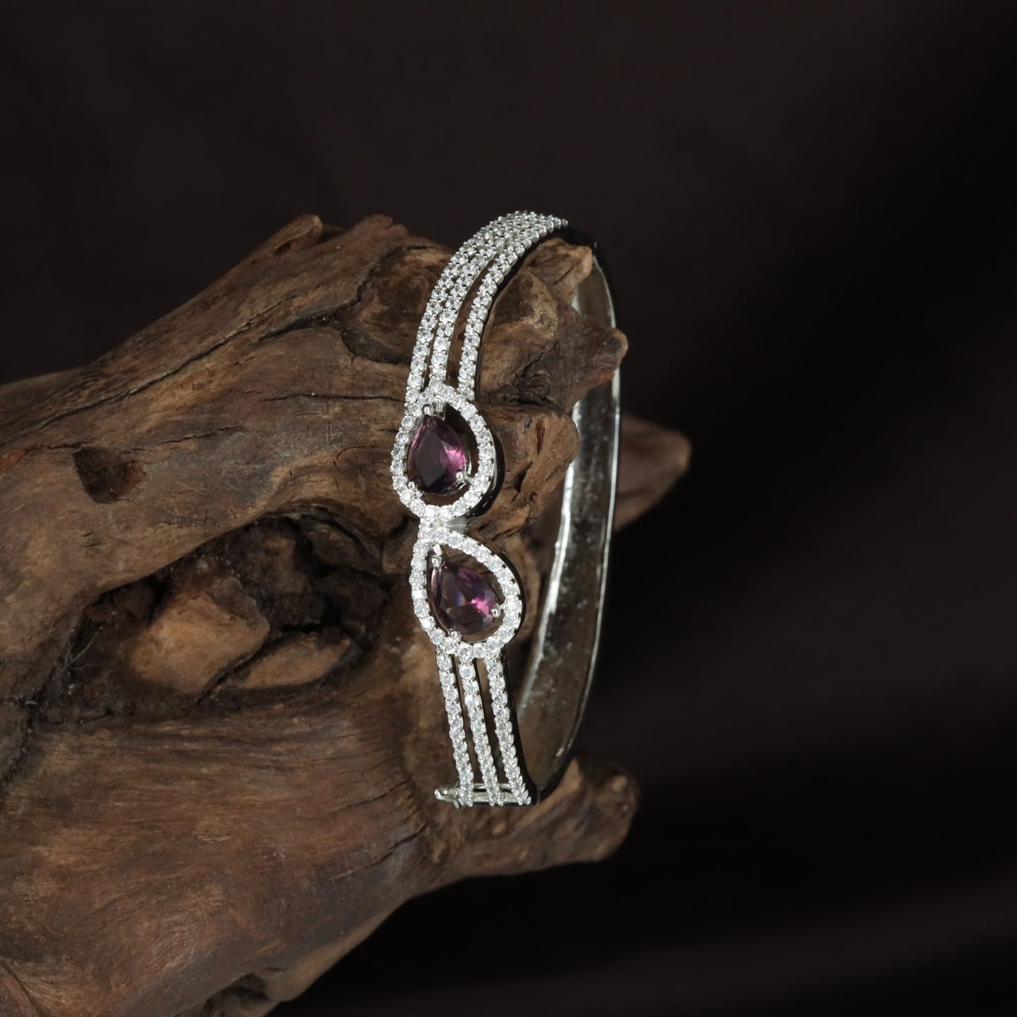Crossvine Flower Kada with Elevated Centre Placement