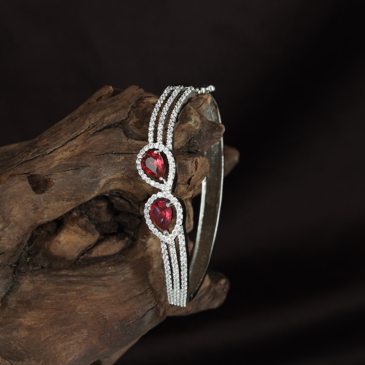 Crossvine Flower Kada with Elevated Centre Placement