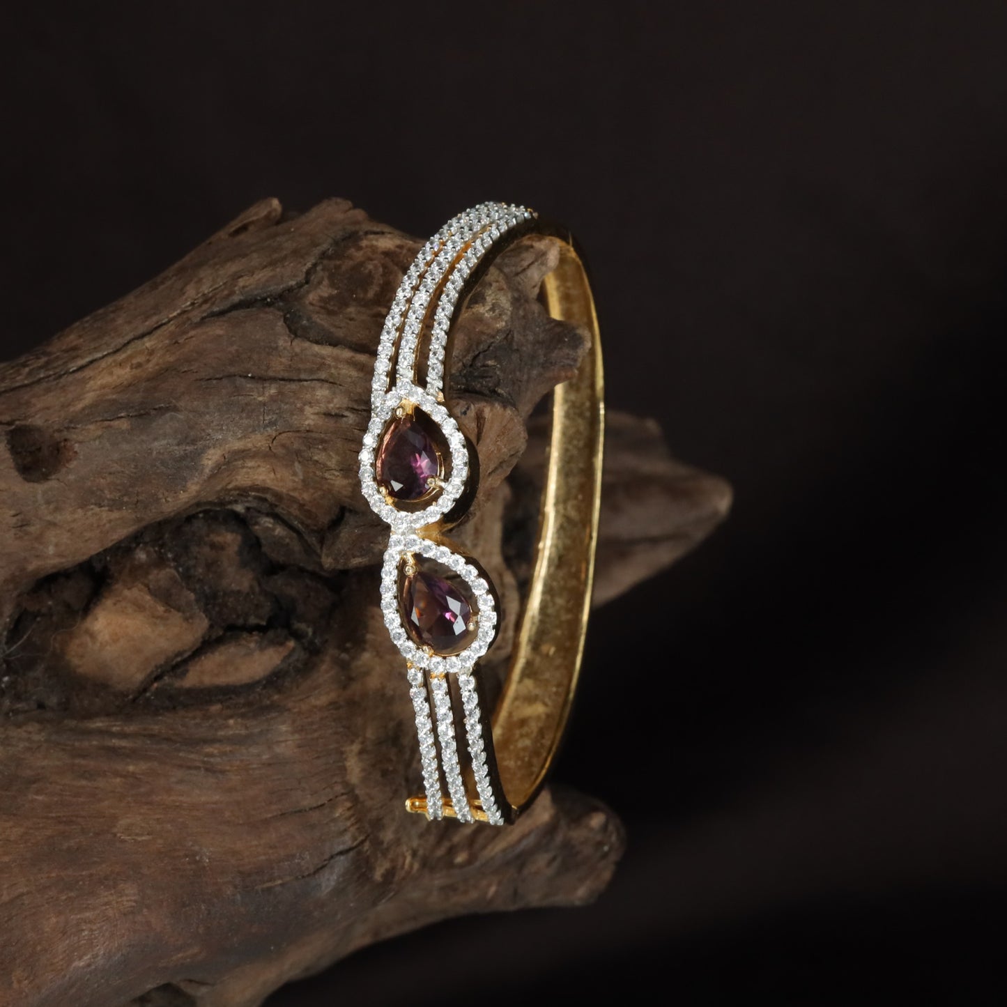 Crossvine Flower Kada with Elevated Centre Placement