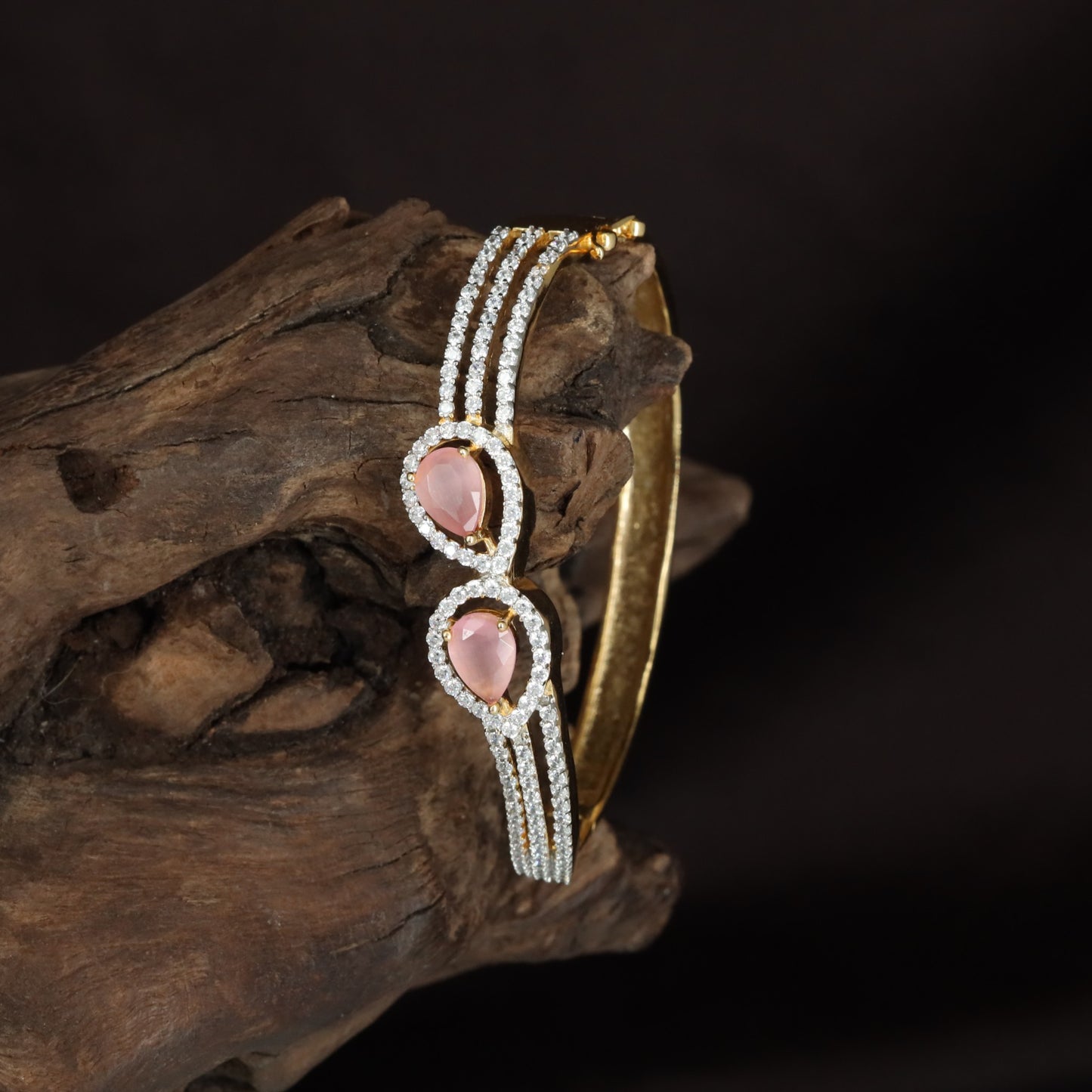 Crossvine Flower Kada with Elevated Centre Placement