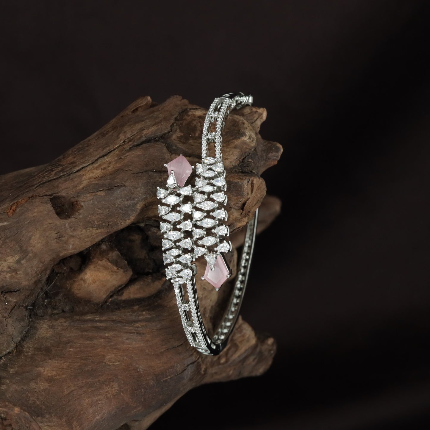 Woven Diamond Kada with Curved Side Alignment