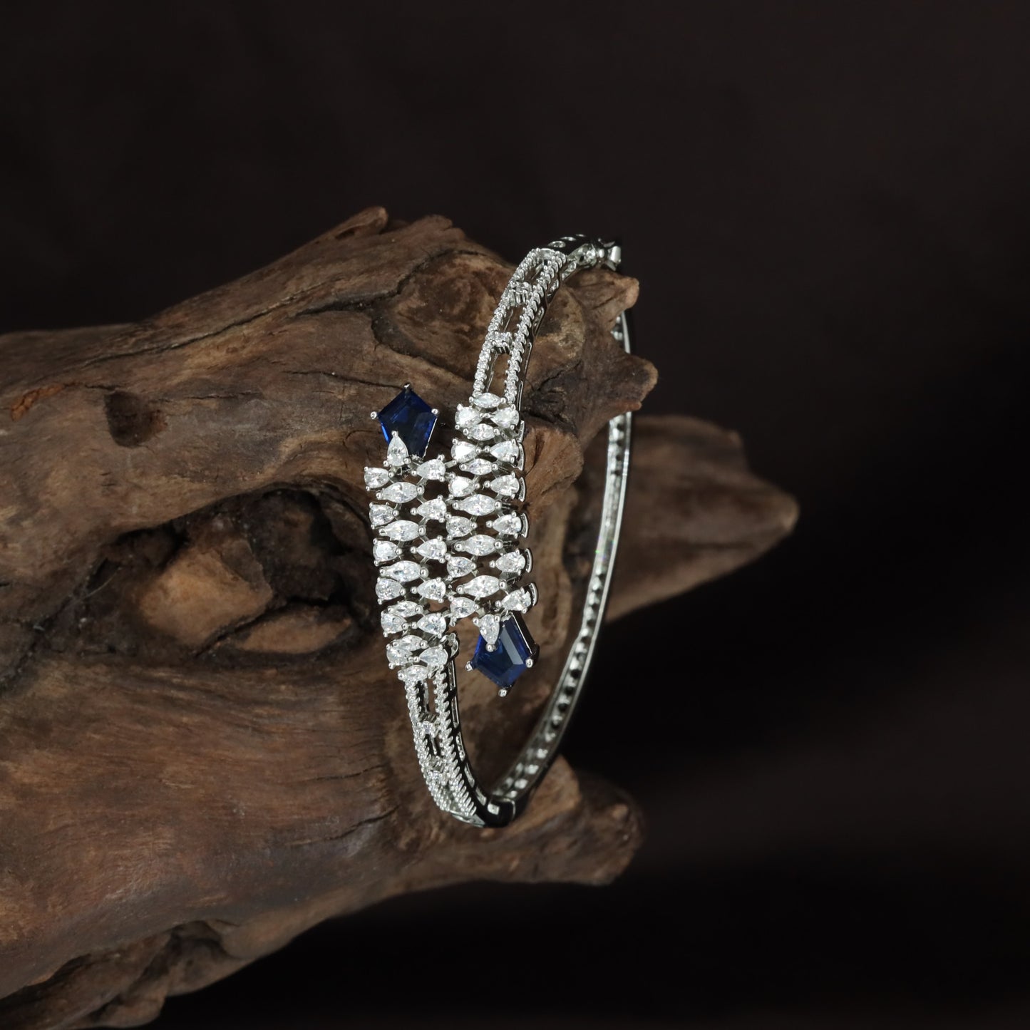 Woven Diamond Kada with Curved Side Alignment
