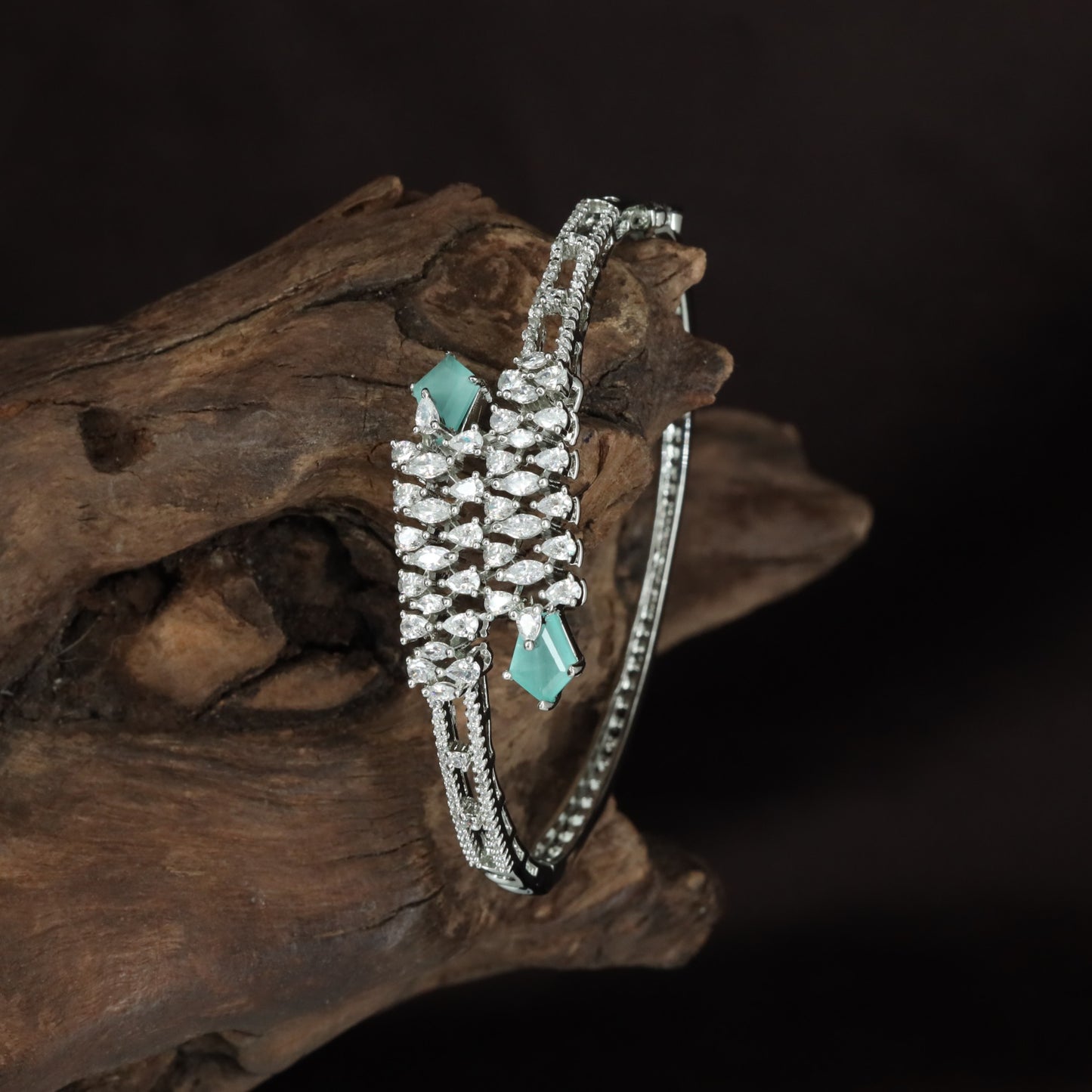 Woven Diamond Kada with Curved Side Alignment