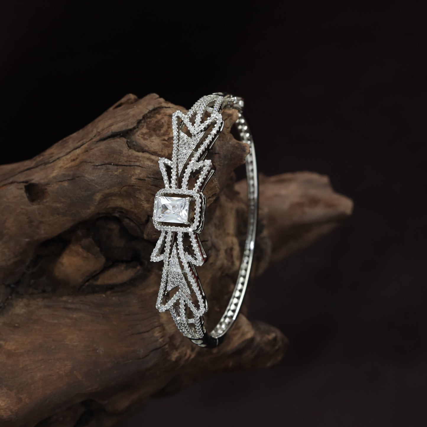 Ribbon Knot Kada with Square Halo Centrepiece