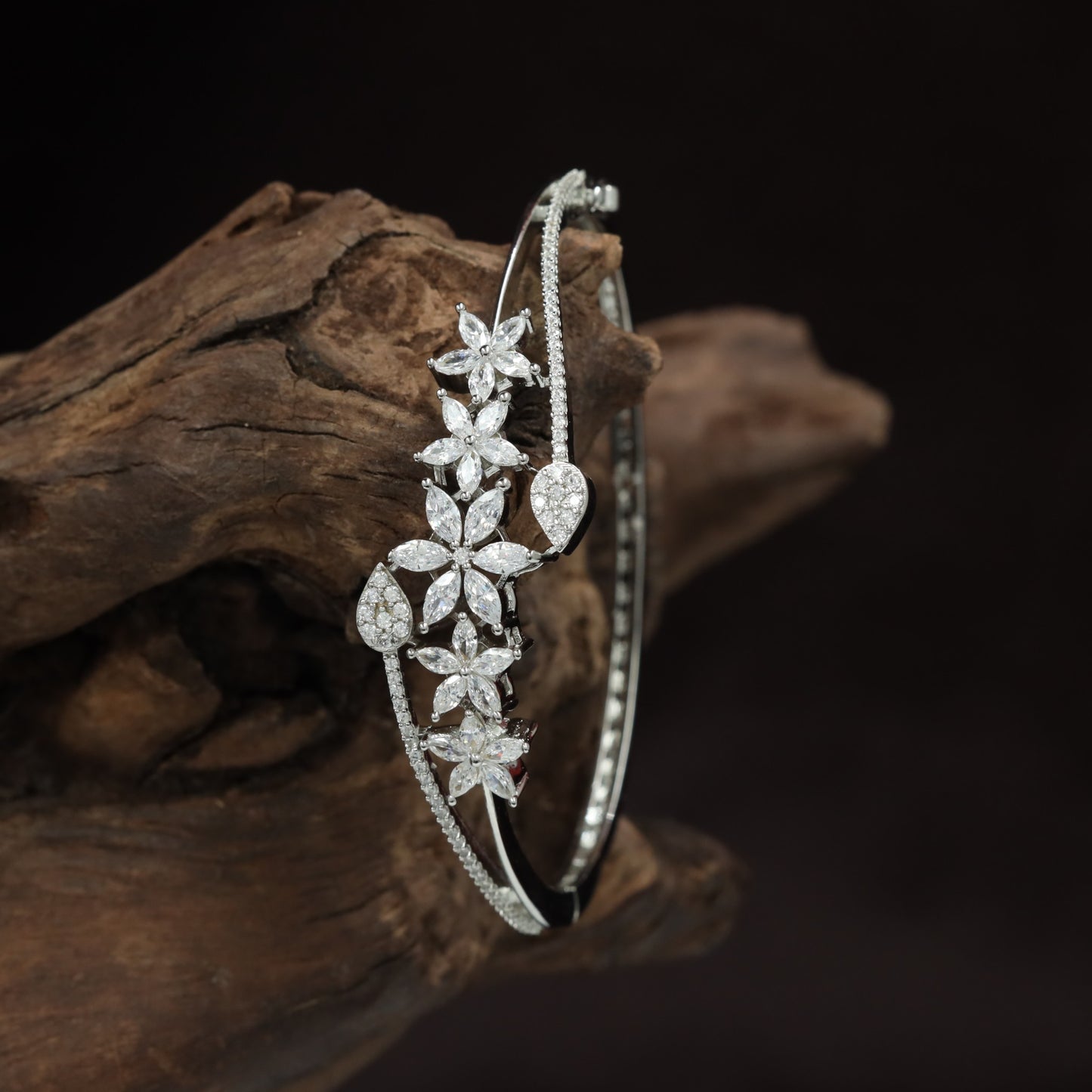 Leaf Trail Floral Kada with Botanical Vine Composition