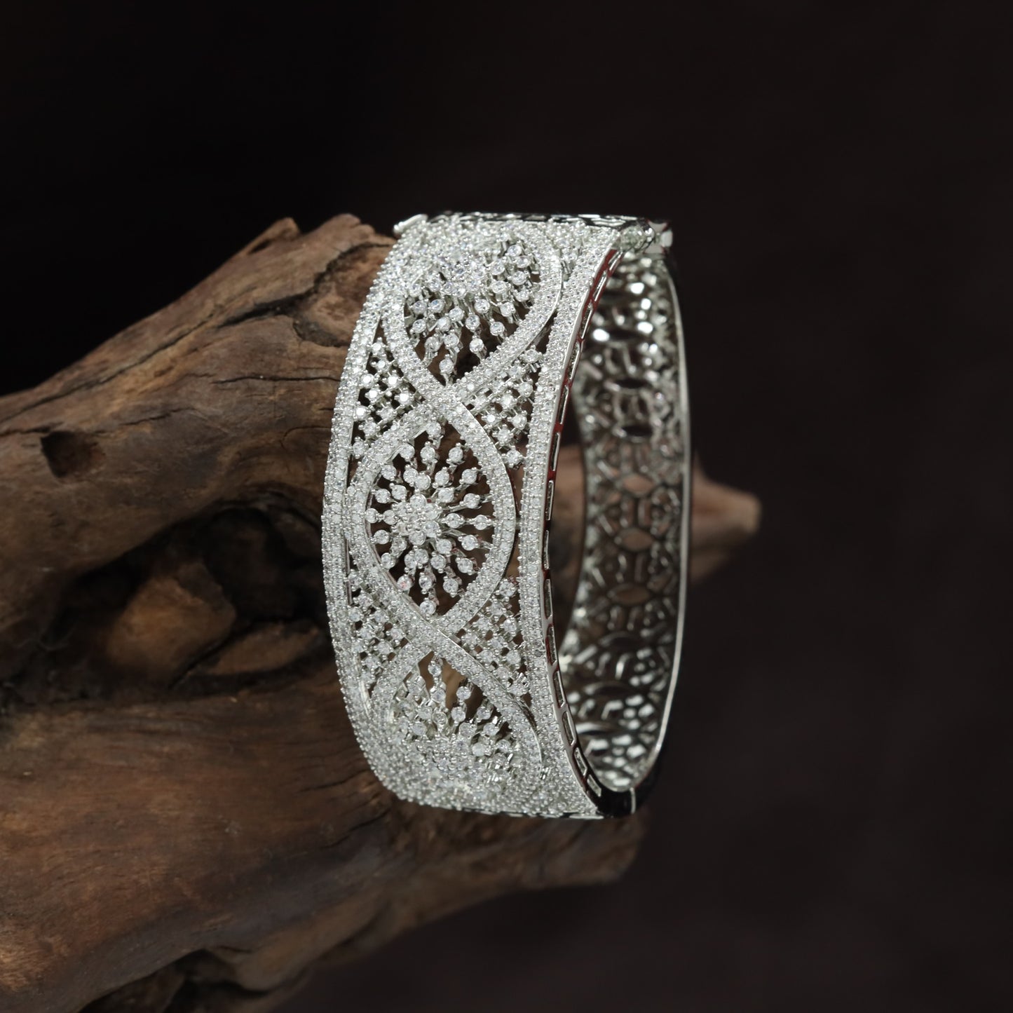 Infinity Weave Pattern Kada with Layered Oval Motif Detailing