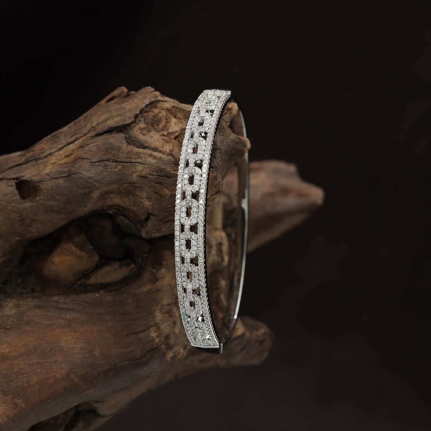 Contemporary Link Design Kada with Repeating Rectangular Elements