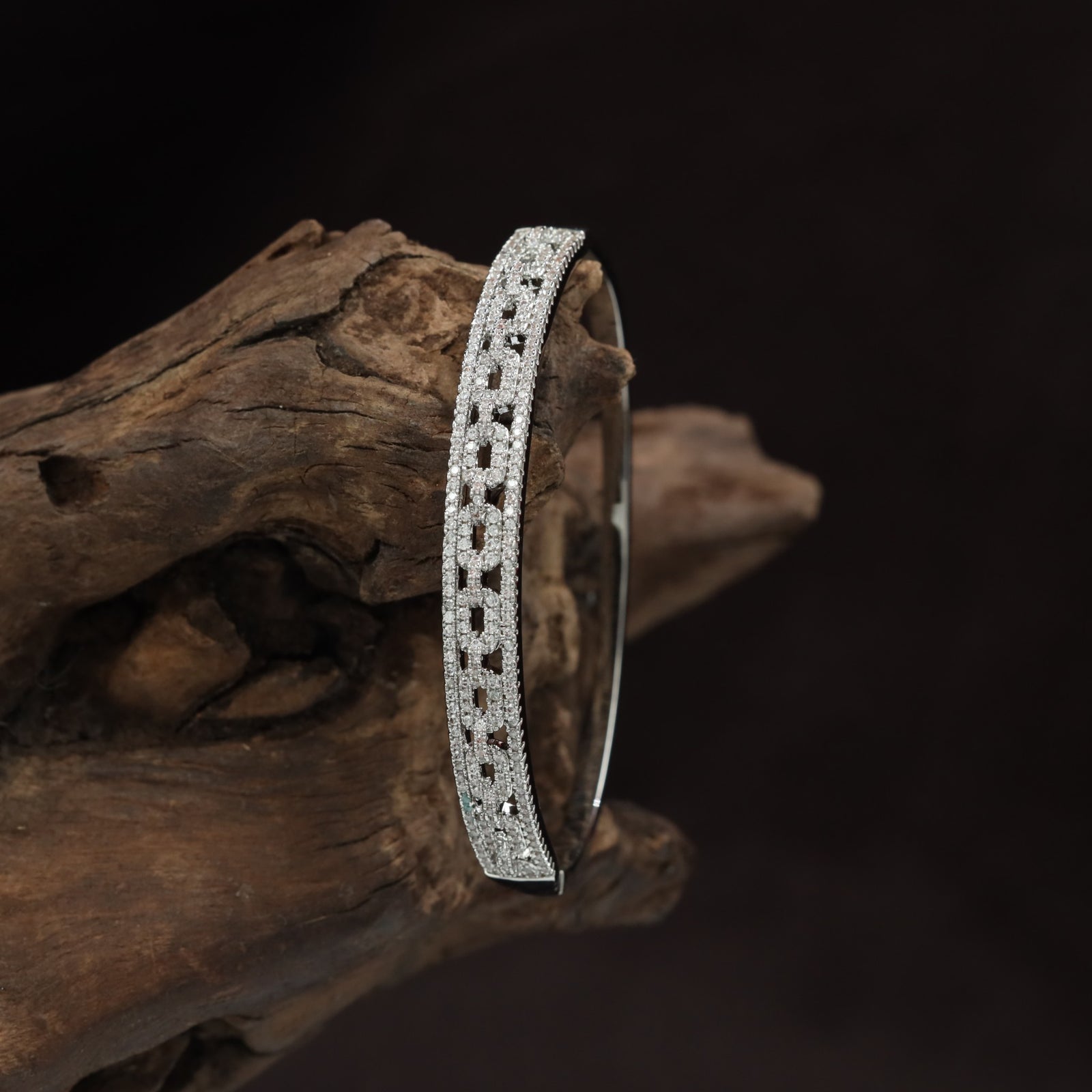Contemporary Link Design Kada with Repeating Rectangular Elements