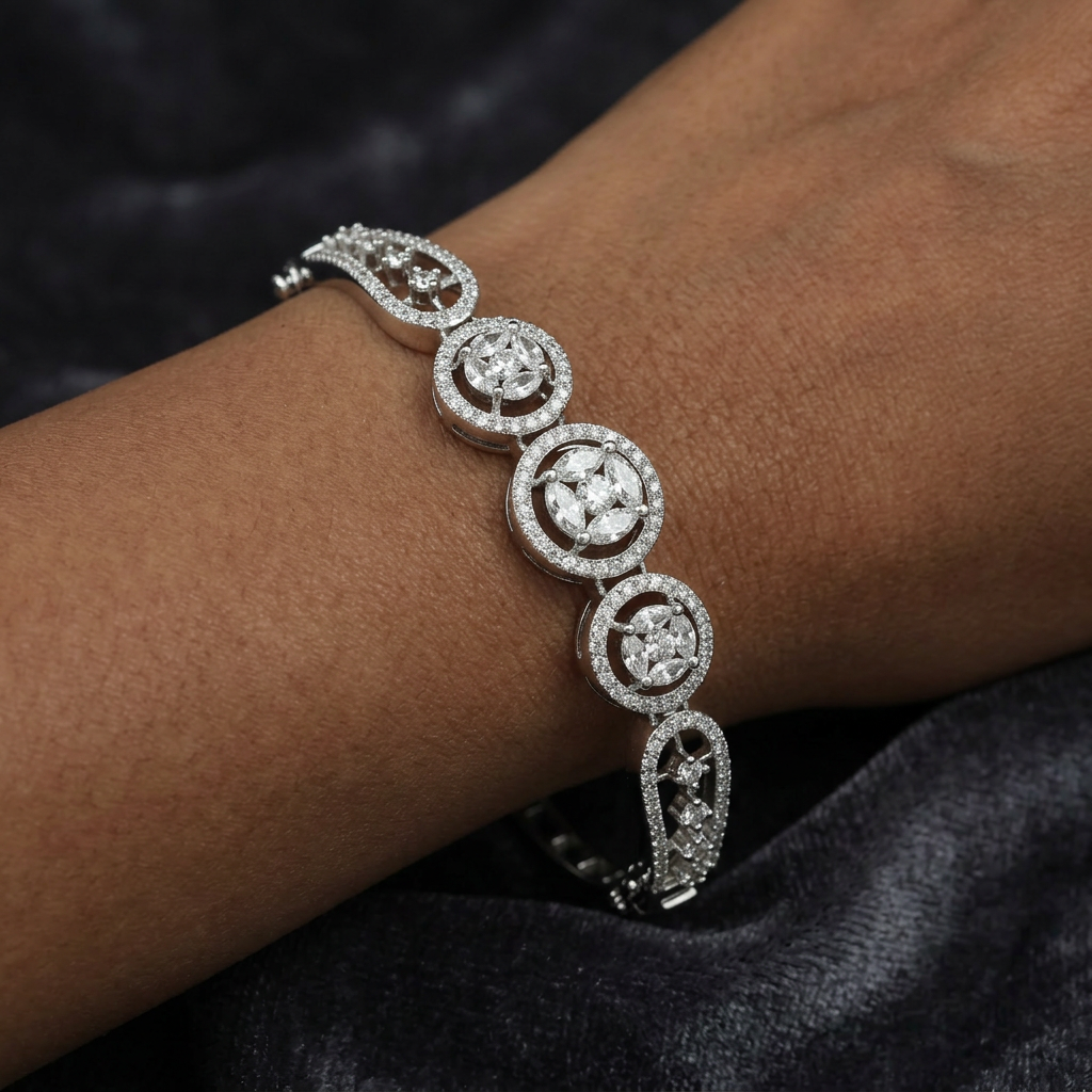 Triple Coin Centrepiece Kada with Ornamental Circular Framework