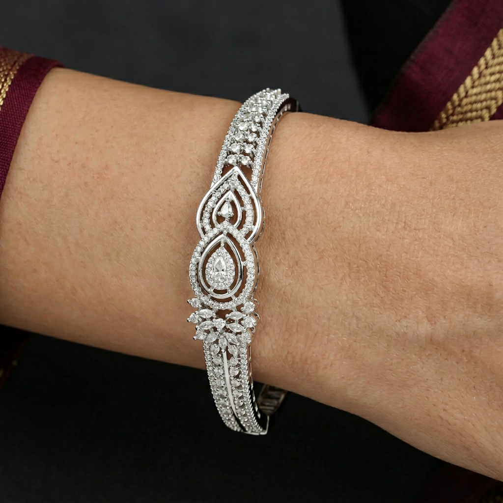Interlocking Infinity Design Kada with Ornamental Centre Medallion