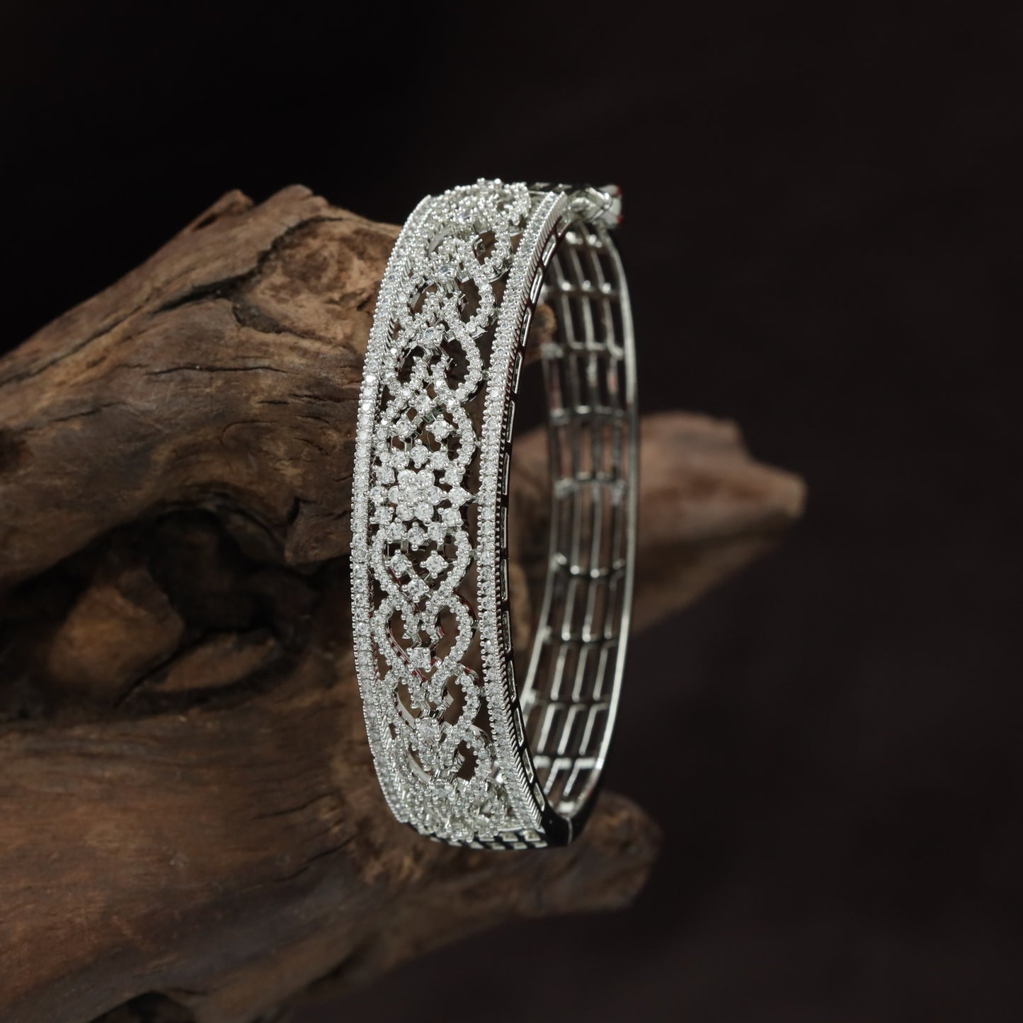 Wide Floral Vine Kada with Intricate Lattice Structure