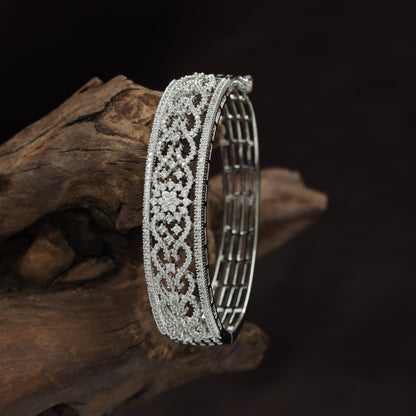 Wide Floral Vine Kada with Intricate Lattice Structure