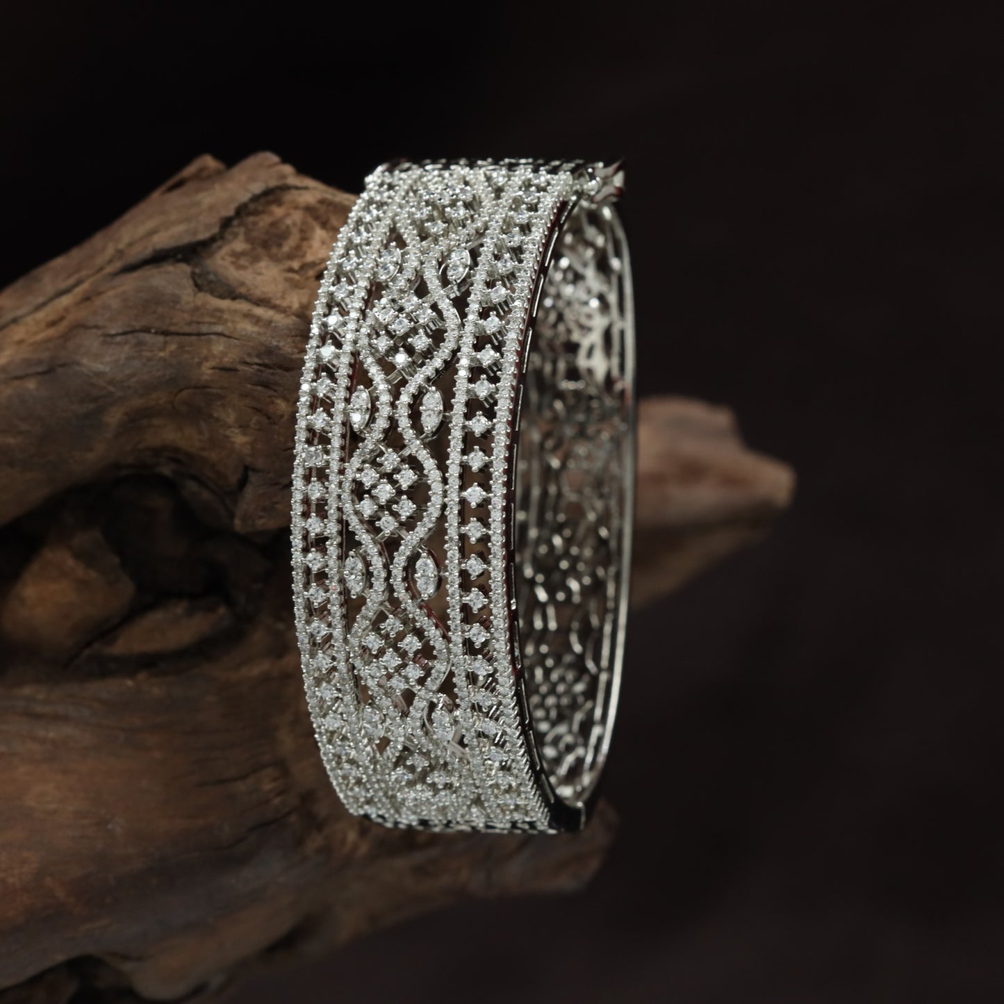 Lattice Pattern Statement Kada with Intricate Vine Motif Detailing