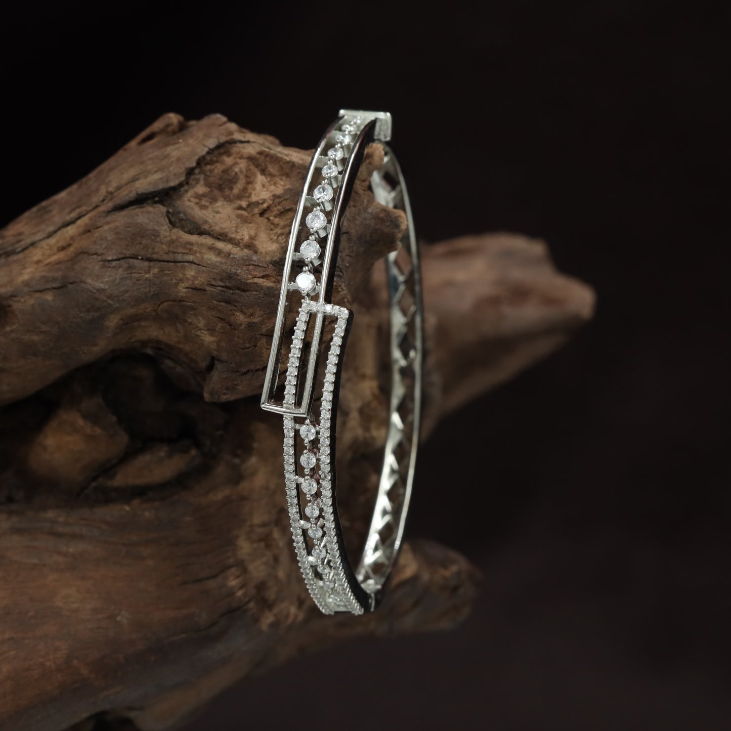 Urban Grid Linear Kada with Floating Bar Motif Design
