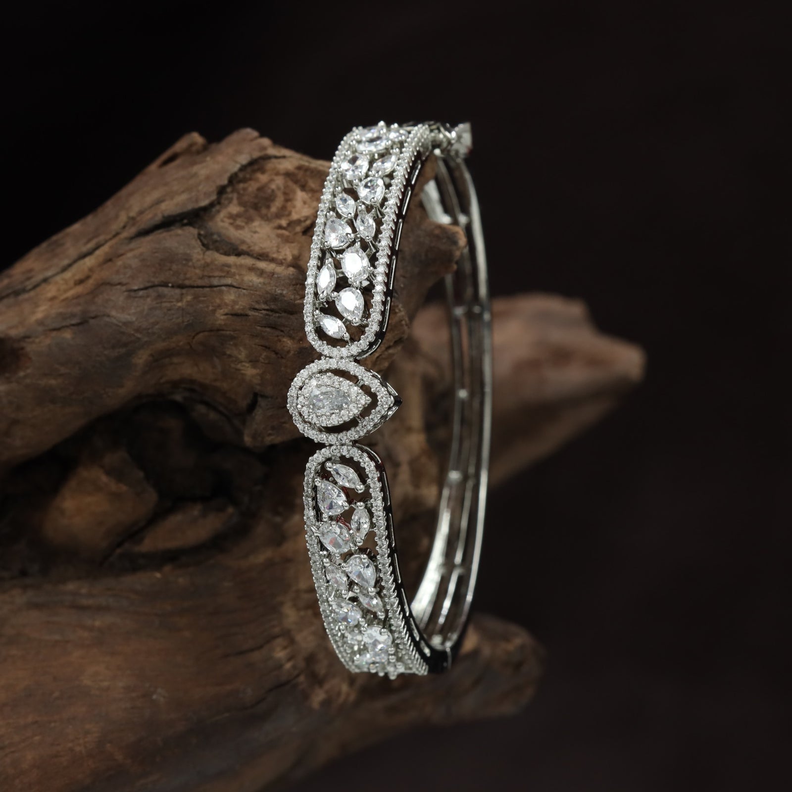 Refined Medallion Motif Kada with Sculpted Border Framework