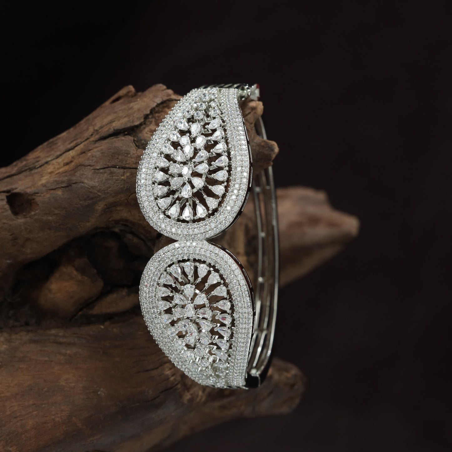 Modern Oval Medallion Kada with Intricate Sunray Arrangement