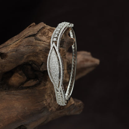 Crisscross mesh panel kada with pavÃ© border detailing