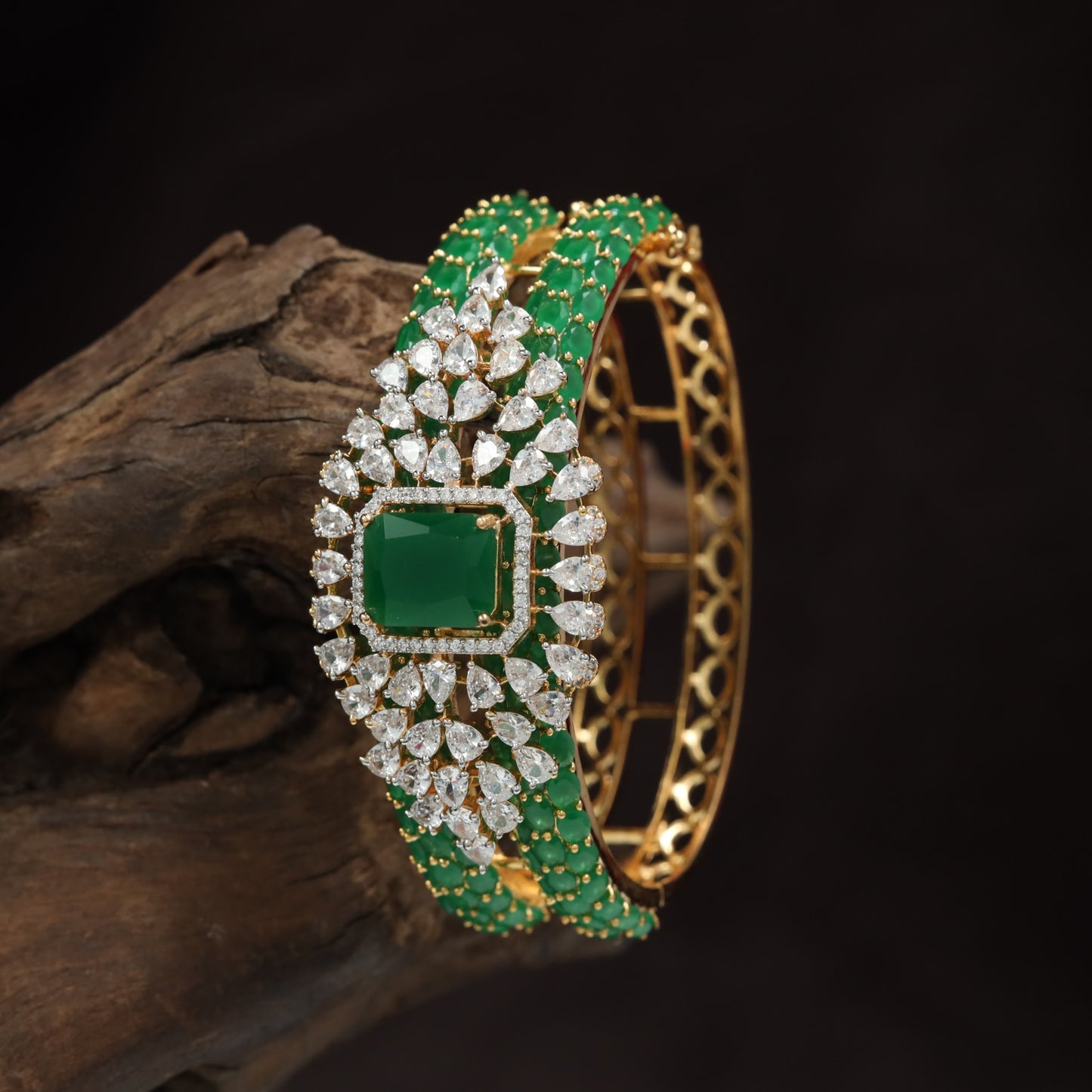 Square Centrepiece Kada with Marquise Floral Arrangement