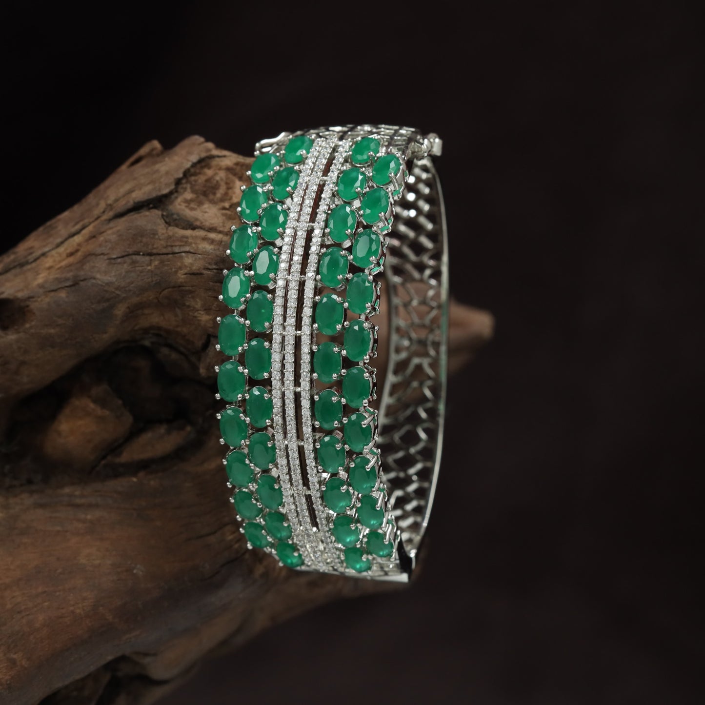 Luxury Emerald Border Kada with Floral Vine Detailing