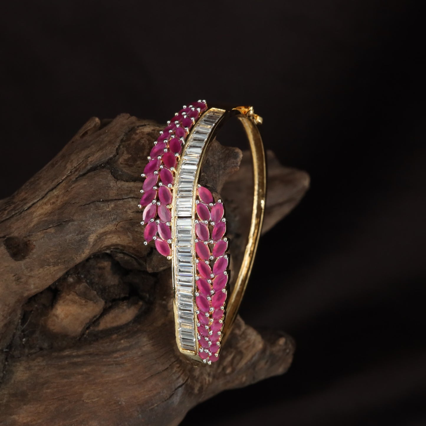 Highline Border Kada with Sculpted Linear Surface and Parallel Edge Flow