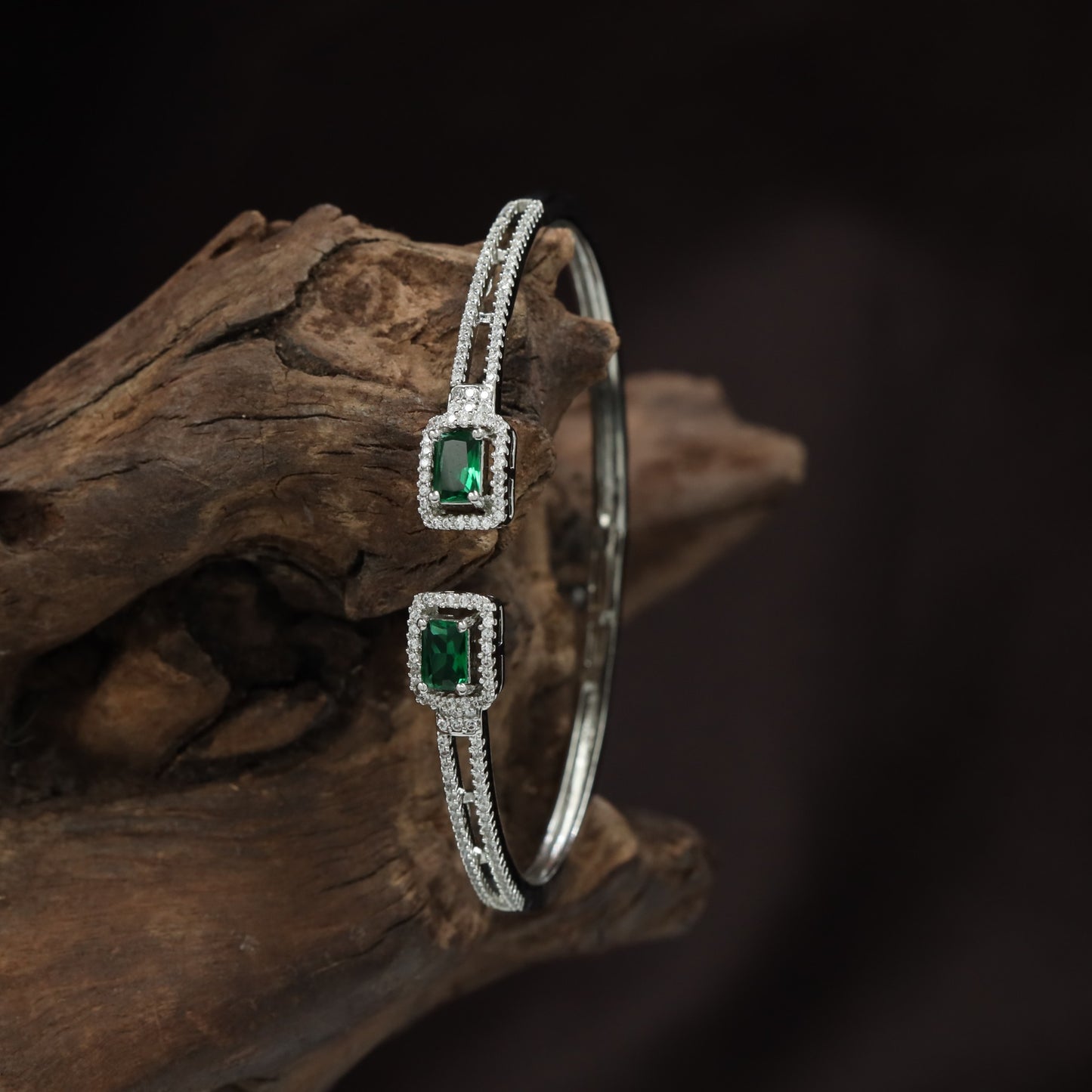 Dual Emerald Connector Kada with Structured Border Detailing