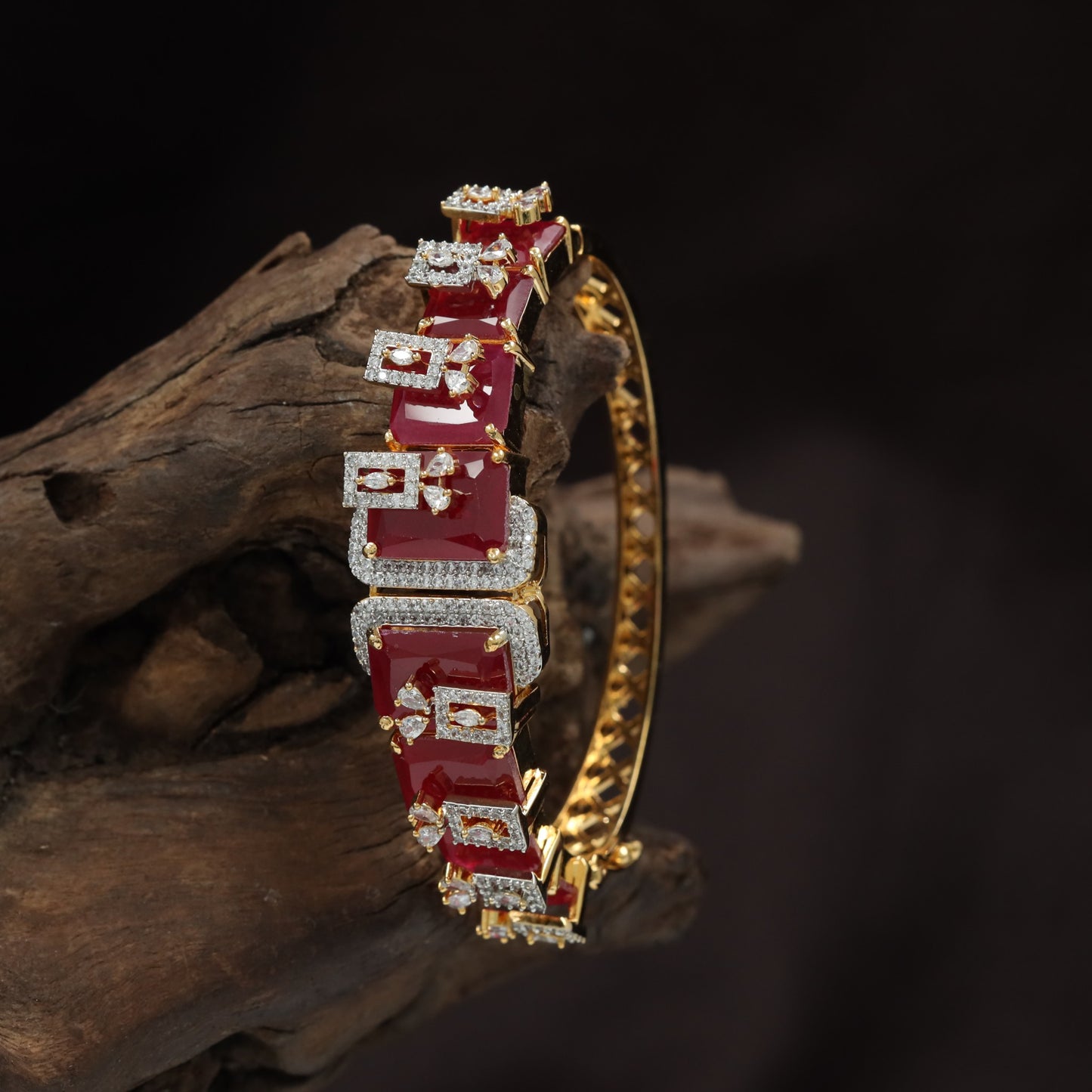 Architectural Square Link Kada with Structured Border Detailing