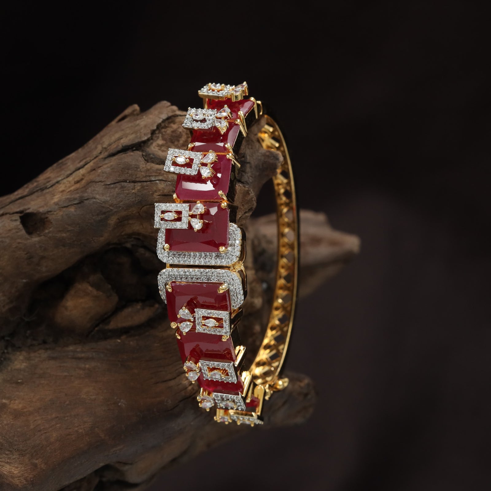 Architectural Square Link Kada with Structured Border Detailing