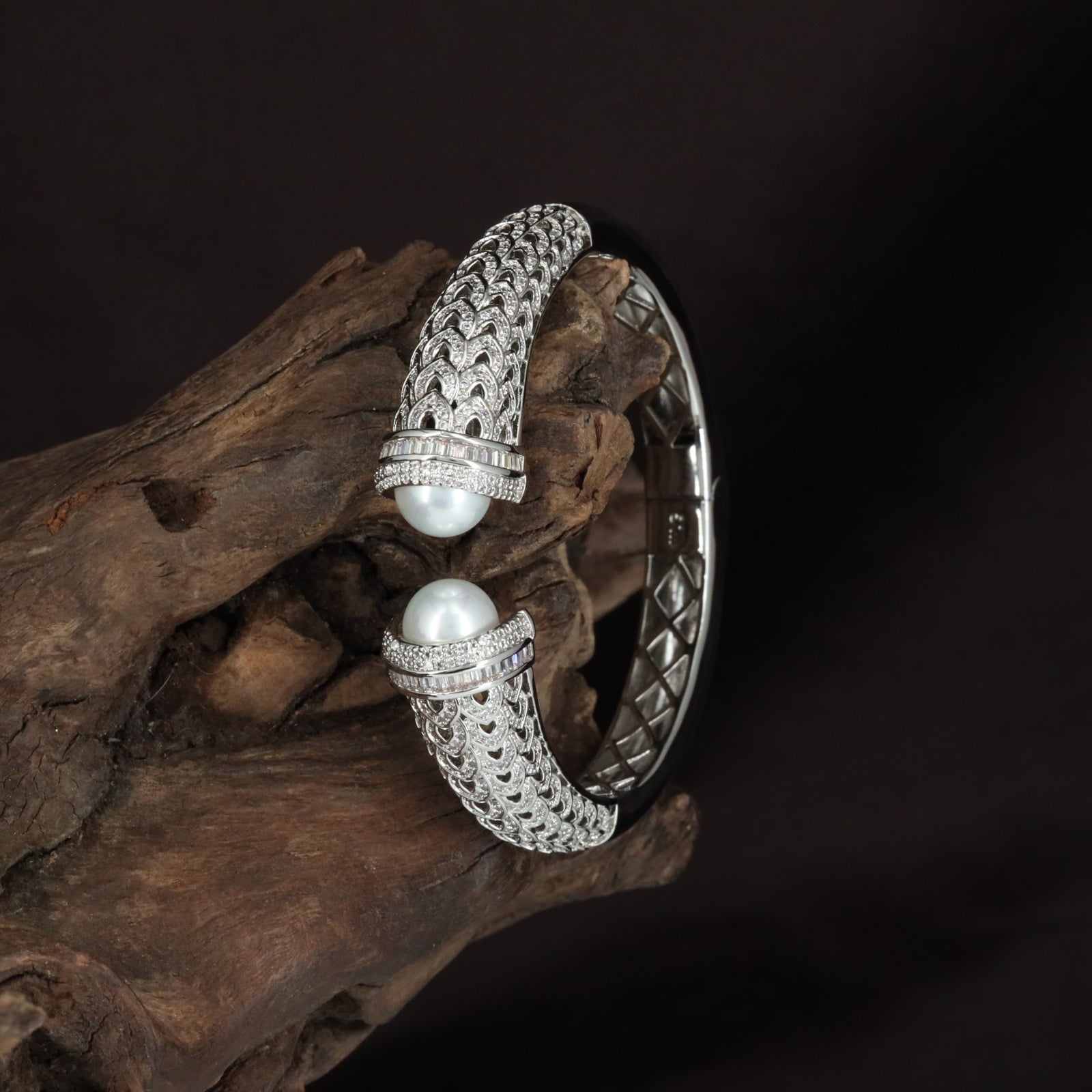 Facet Dome Kada with Braided Texture Styling and Twin Pearl Placement