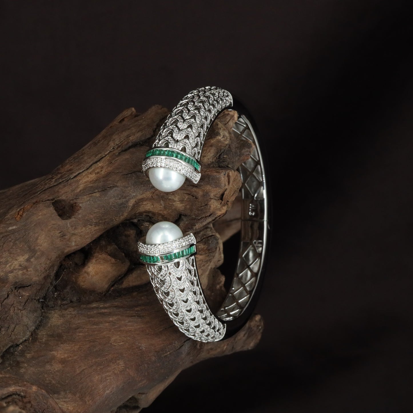 Facet Dome Kada with Braided Texture Styling and Twin Pearl Placement