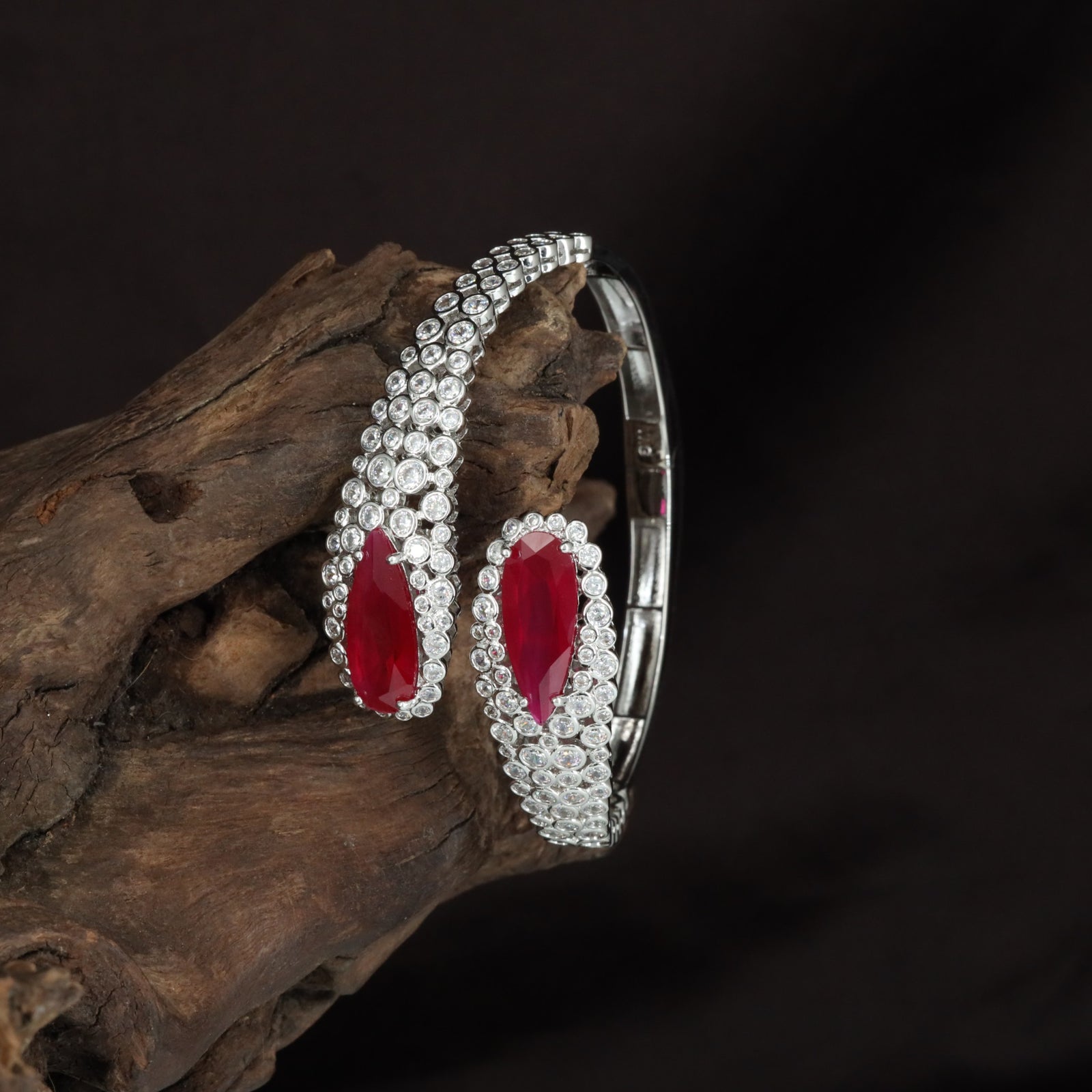 Dewdrop Border Kada with Double Oval Placement and Curved Crystal Rows