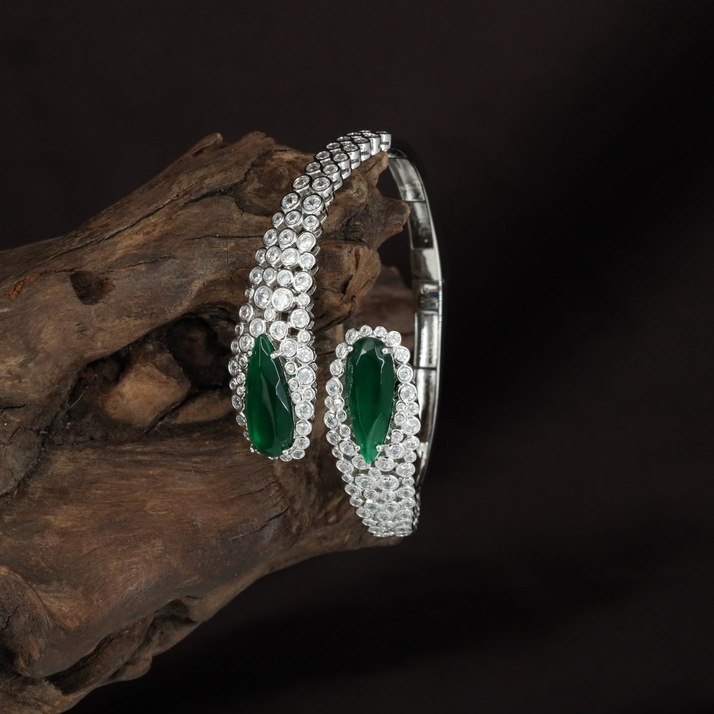 Dewdrop Border Kada with Double Oval Placement and Curved Crystal Rows