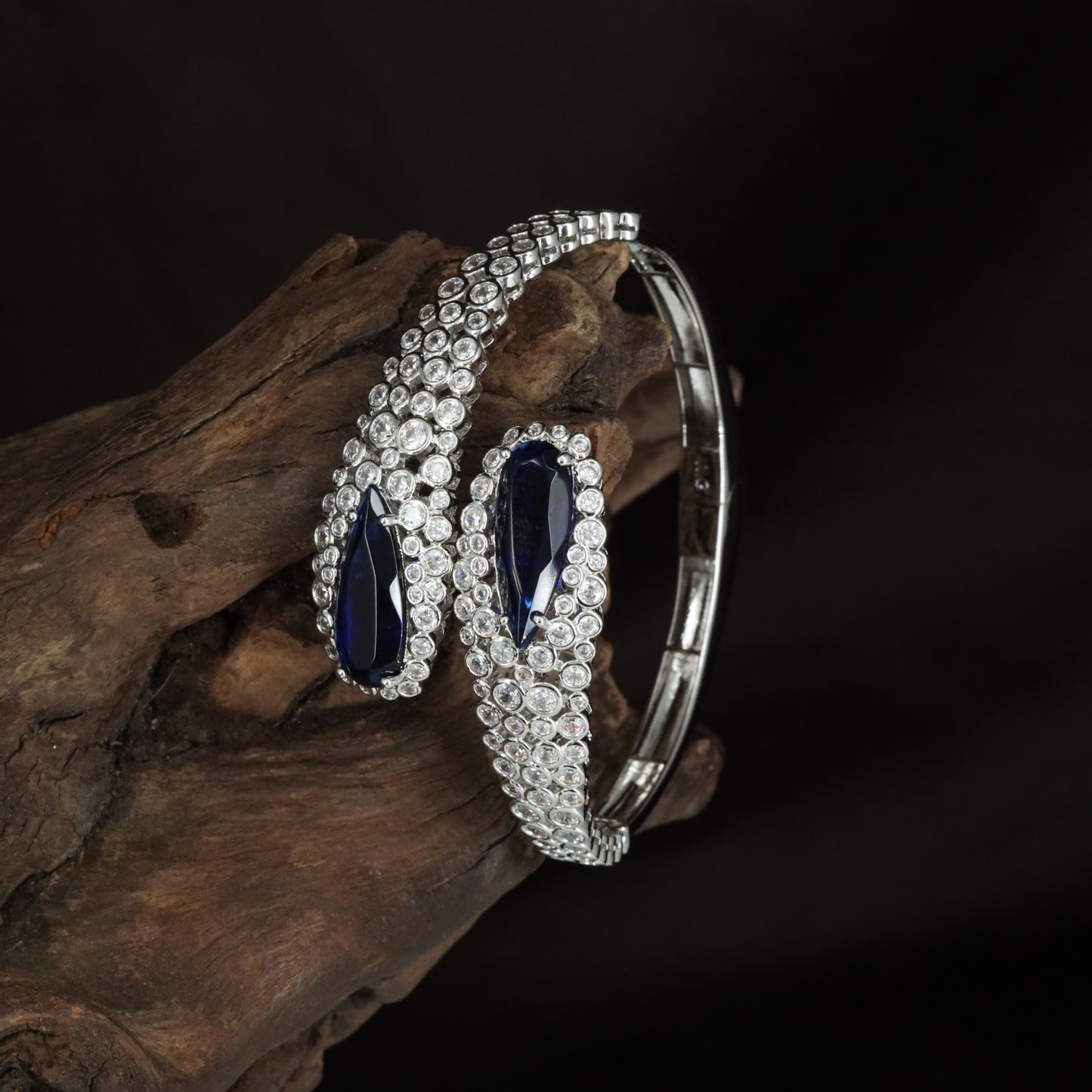 Dewdrop Border Kada with Double Oval Placement and Curved Crystal Rows