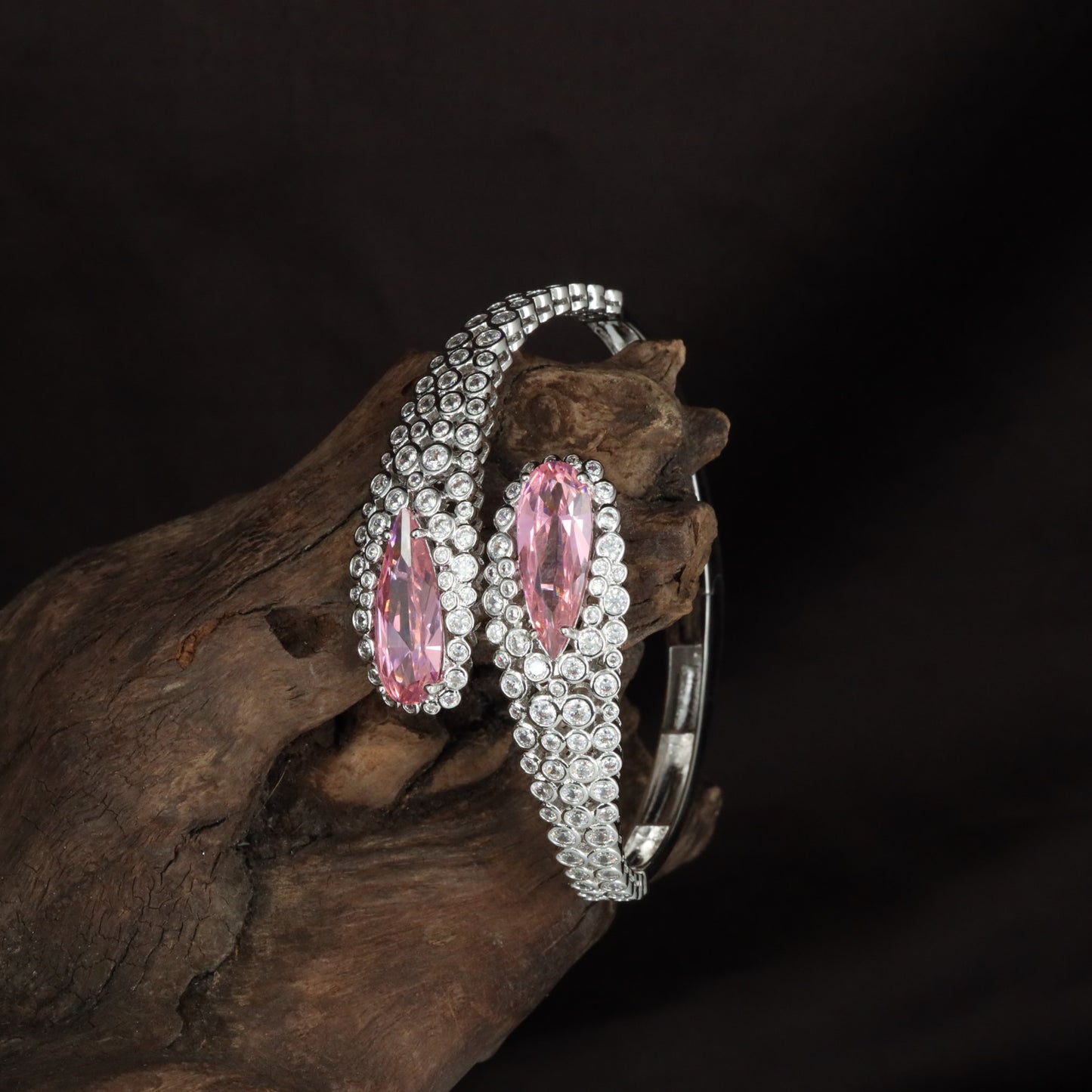 Dewdrop Border Kada with Double Oval Placement and Curved Crystal Rows