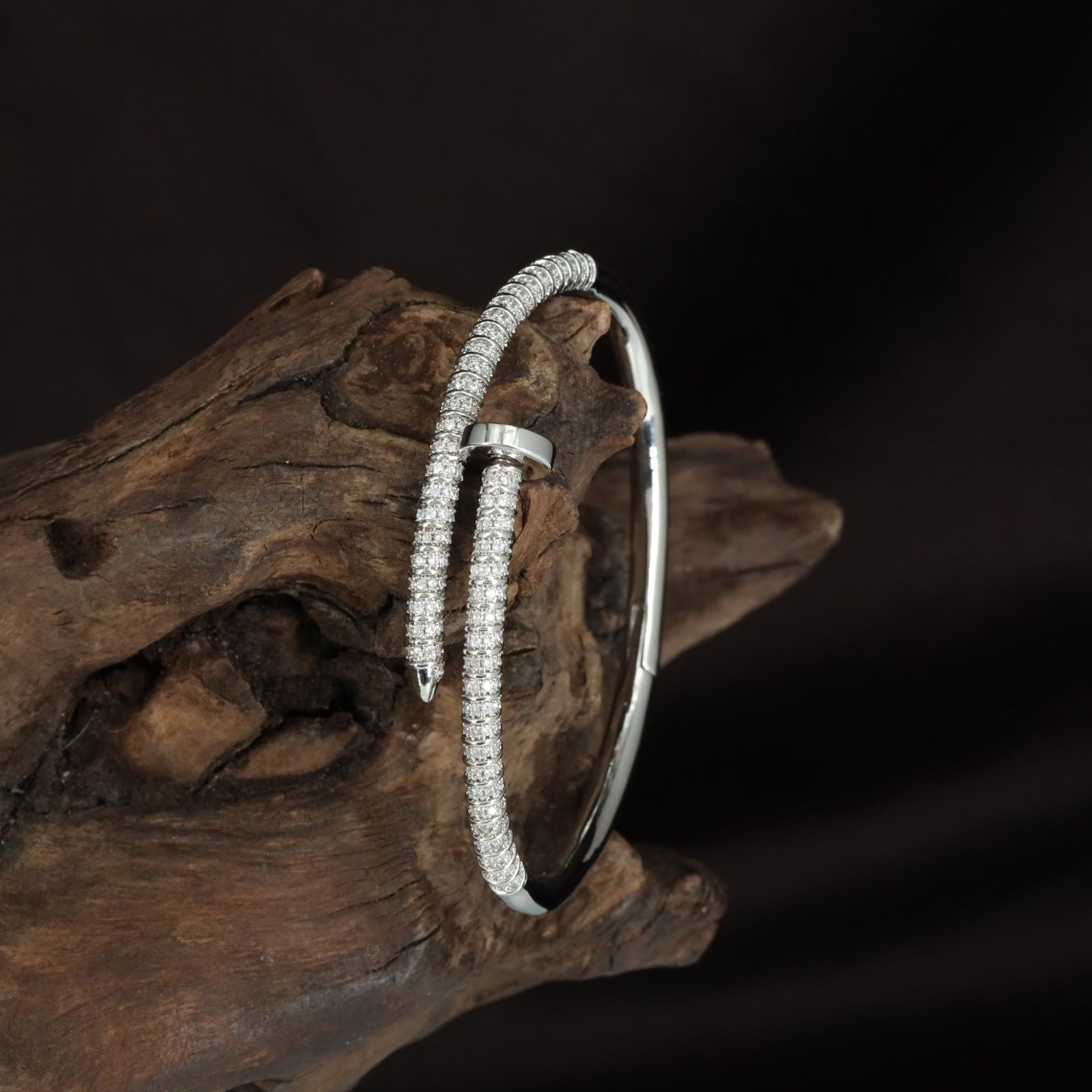 Brisk Line Kada with Slim Textured Border and Minimal Band Styling