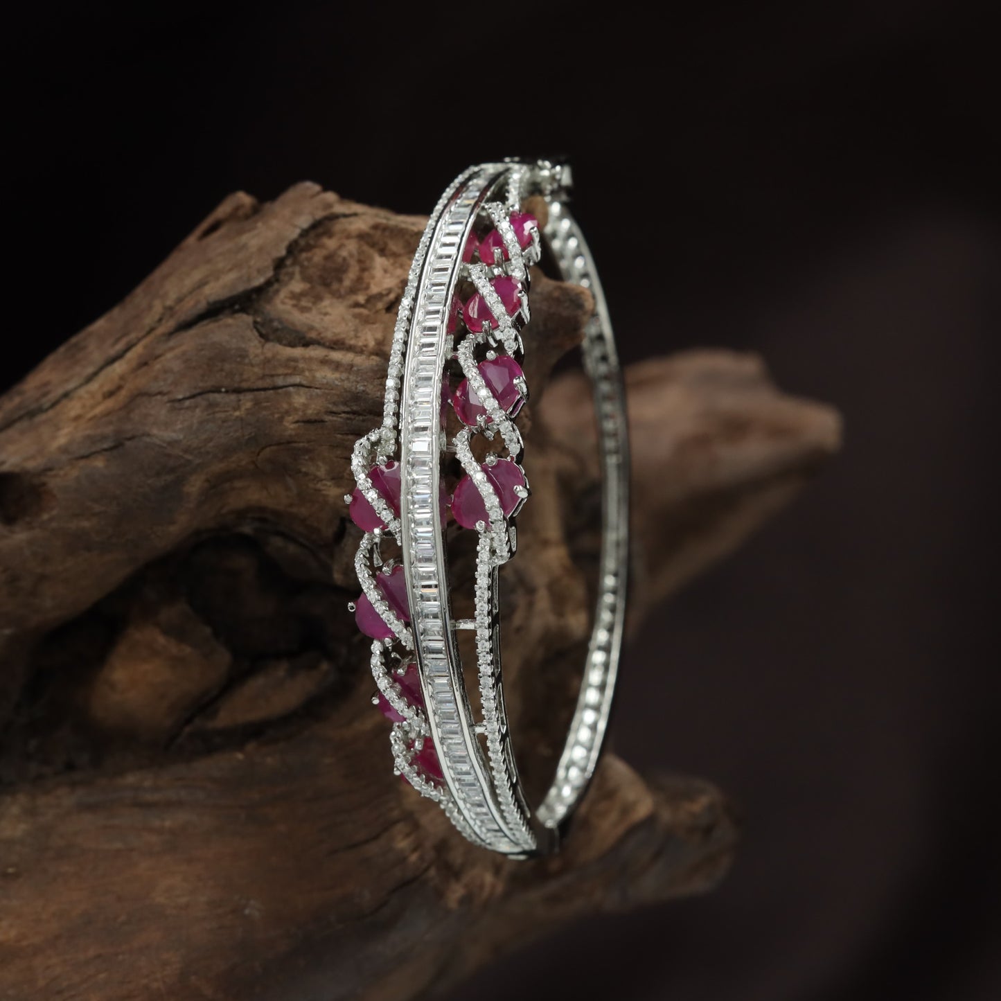 Ribbon Weave Kada with Continuous Leaf Motif Arrangement