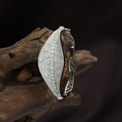 Curved Shield Kada with Layered Surface Design